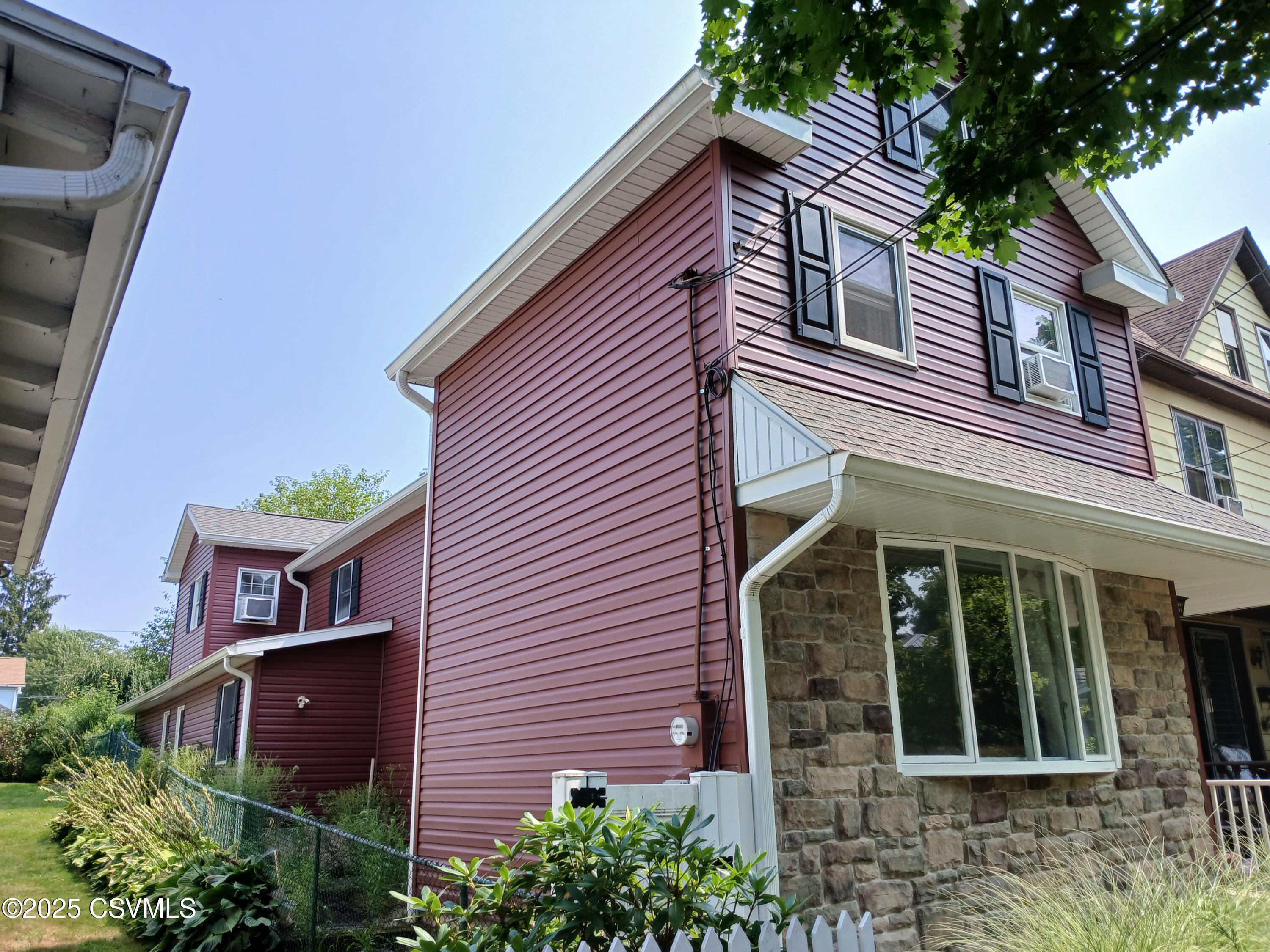 282 KING Street