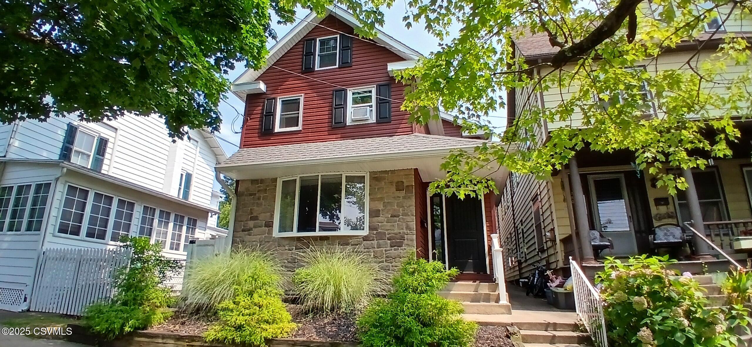 282 KING Street