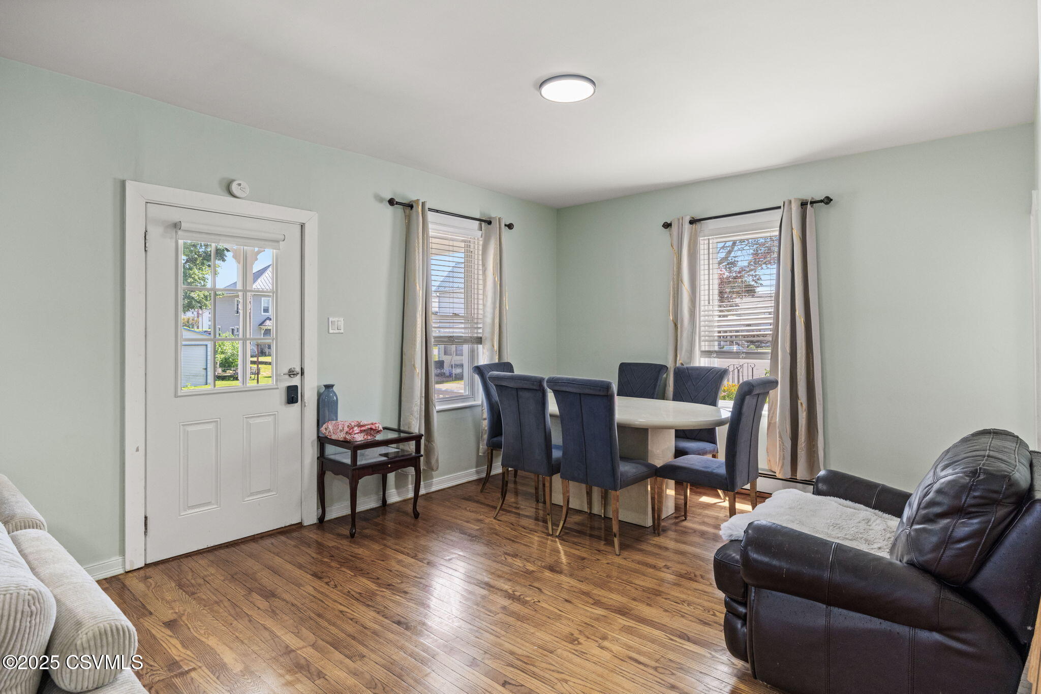 309 E 8TH Street