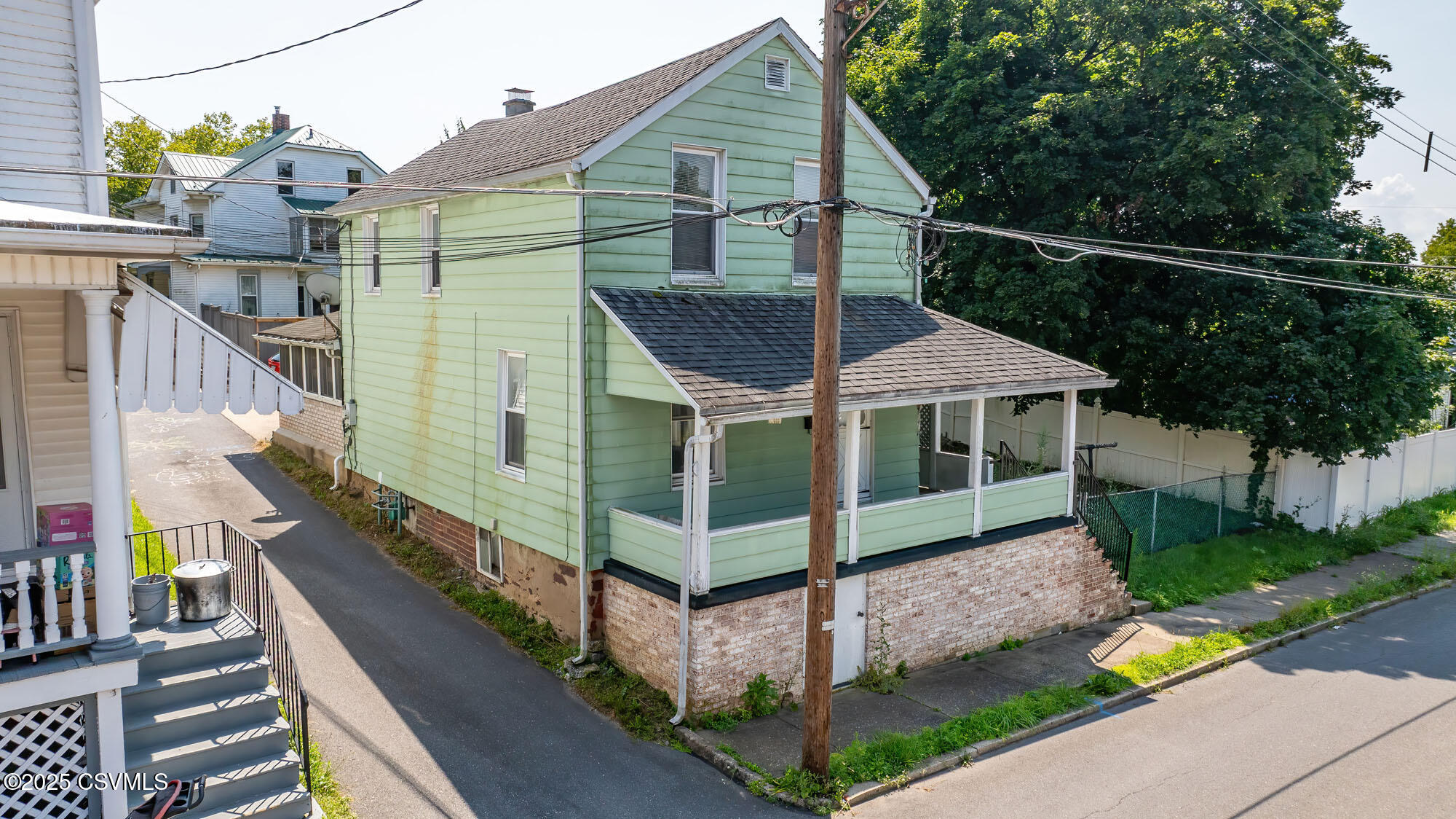 220 WALNUT Street