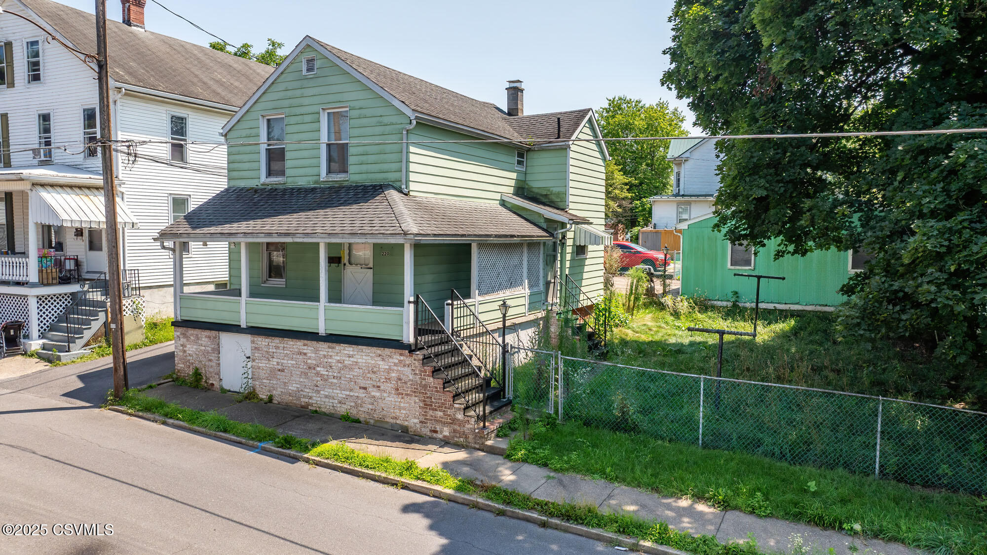 220 WALNUT Street
