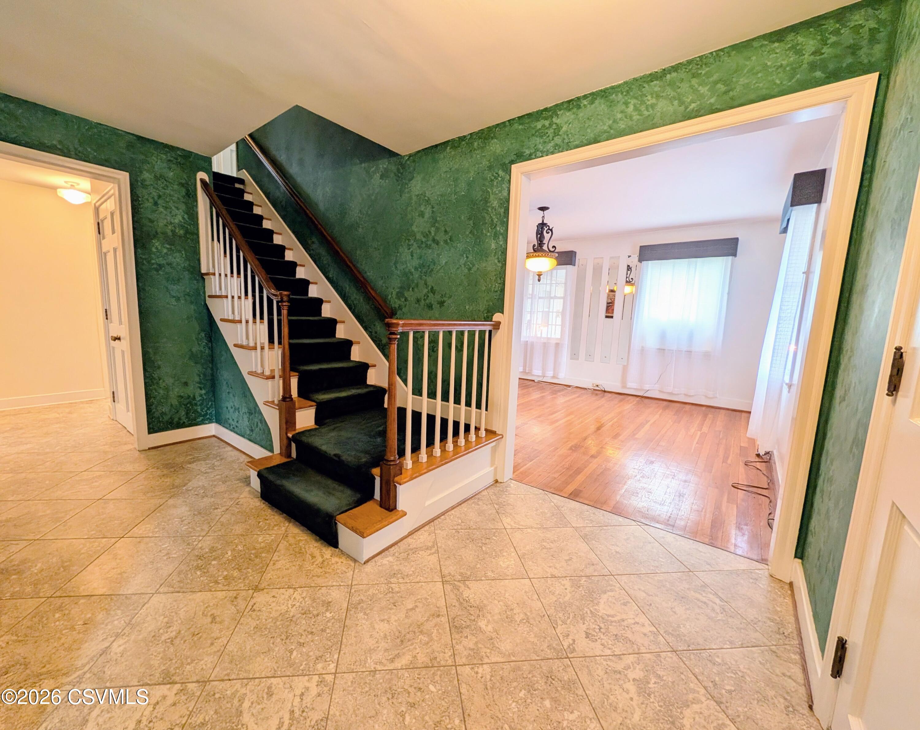 908 hillcrest lane