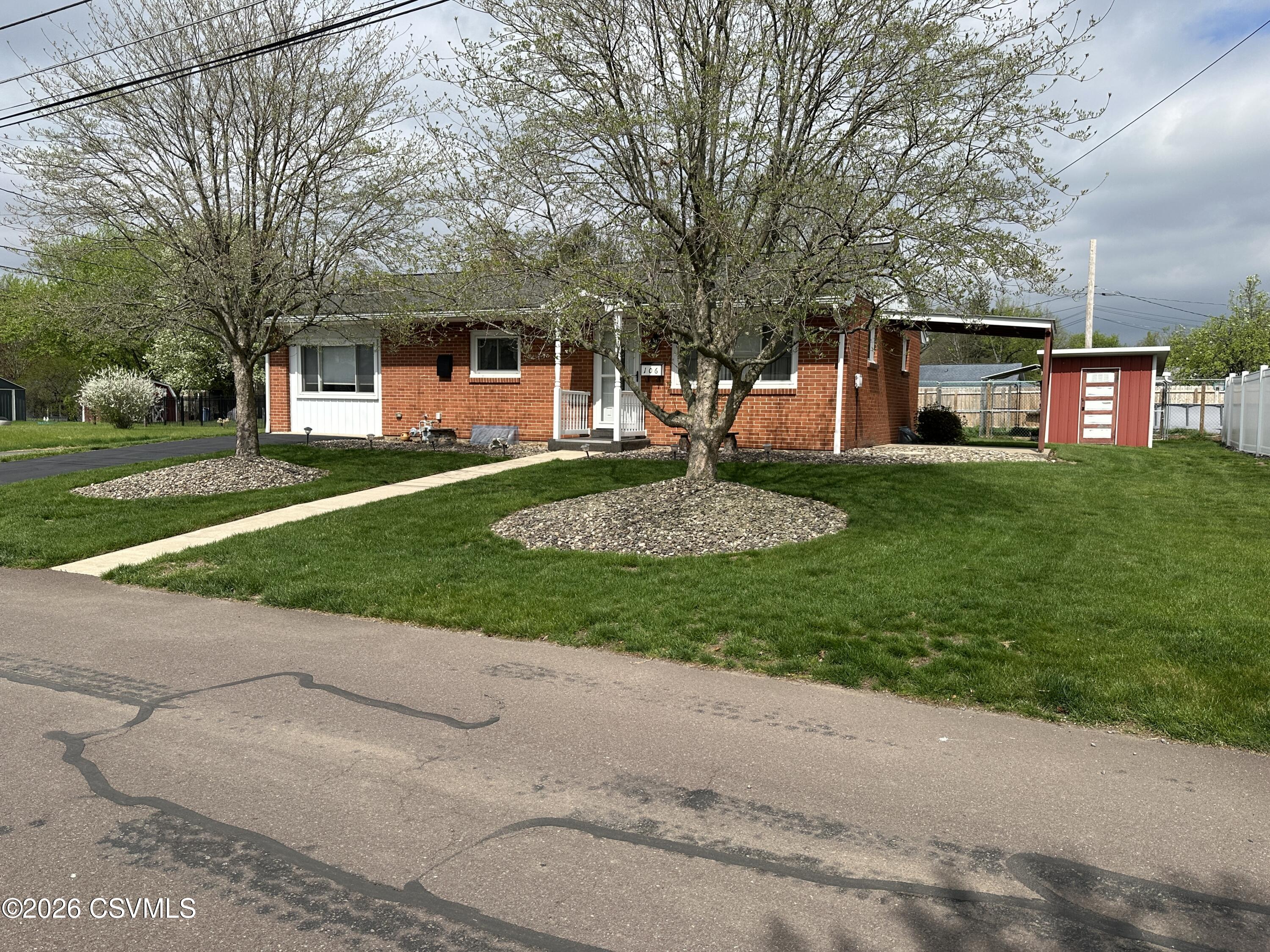 Properties 3 106 W 10TH Street