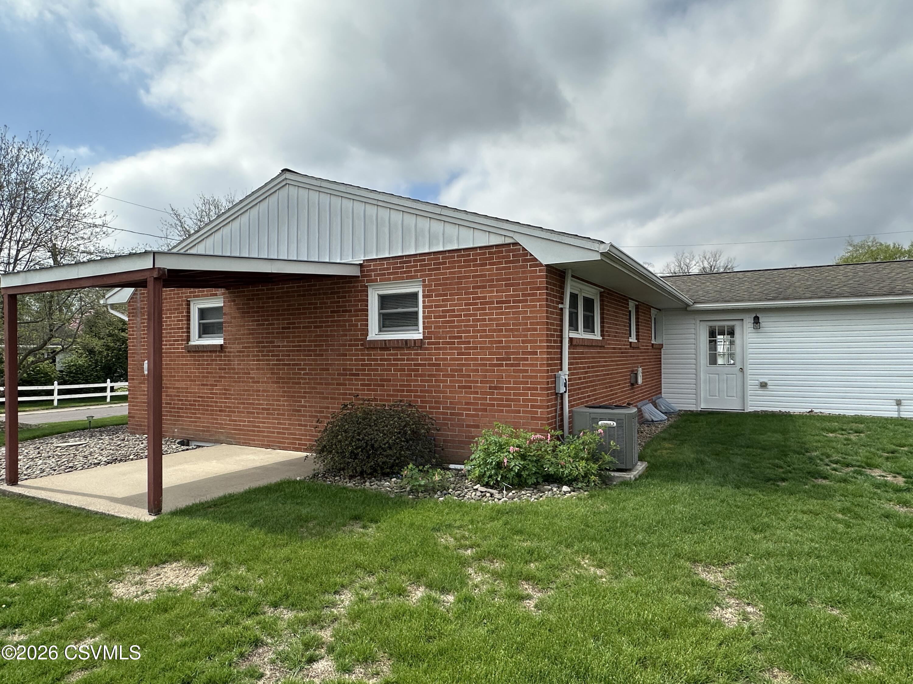 Properties 5 106 W 10TH Street