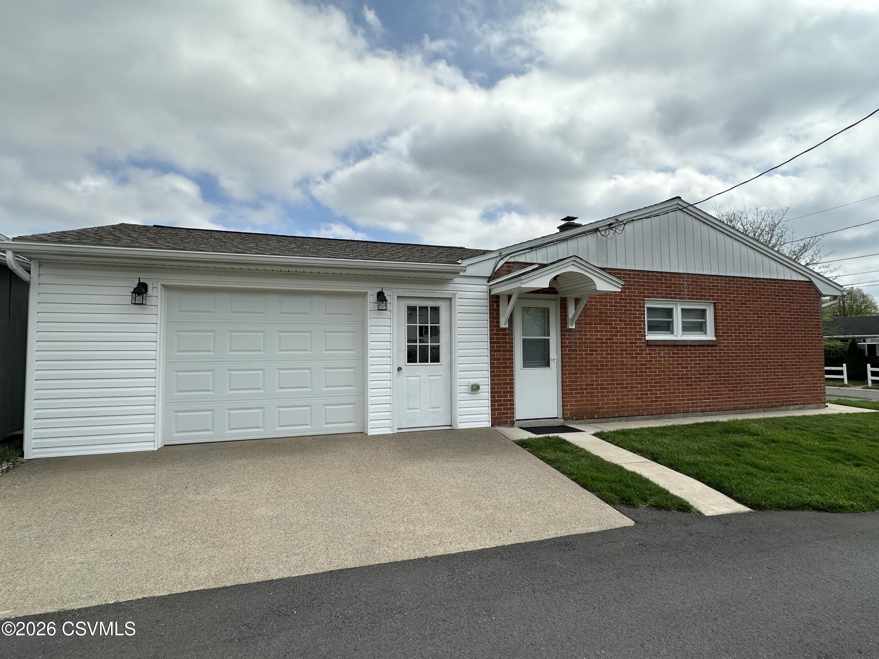 Properties 4 106 W 10TH Street