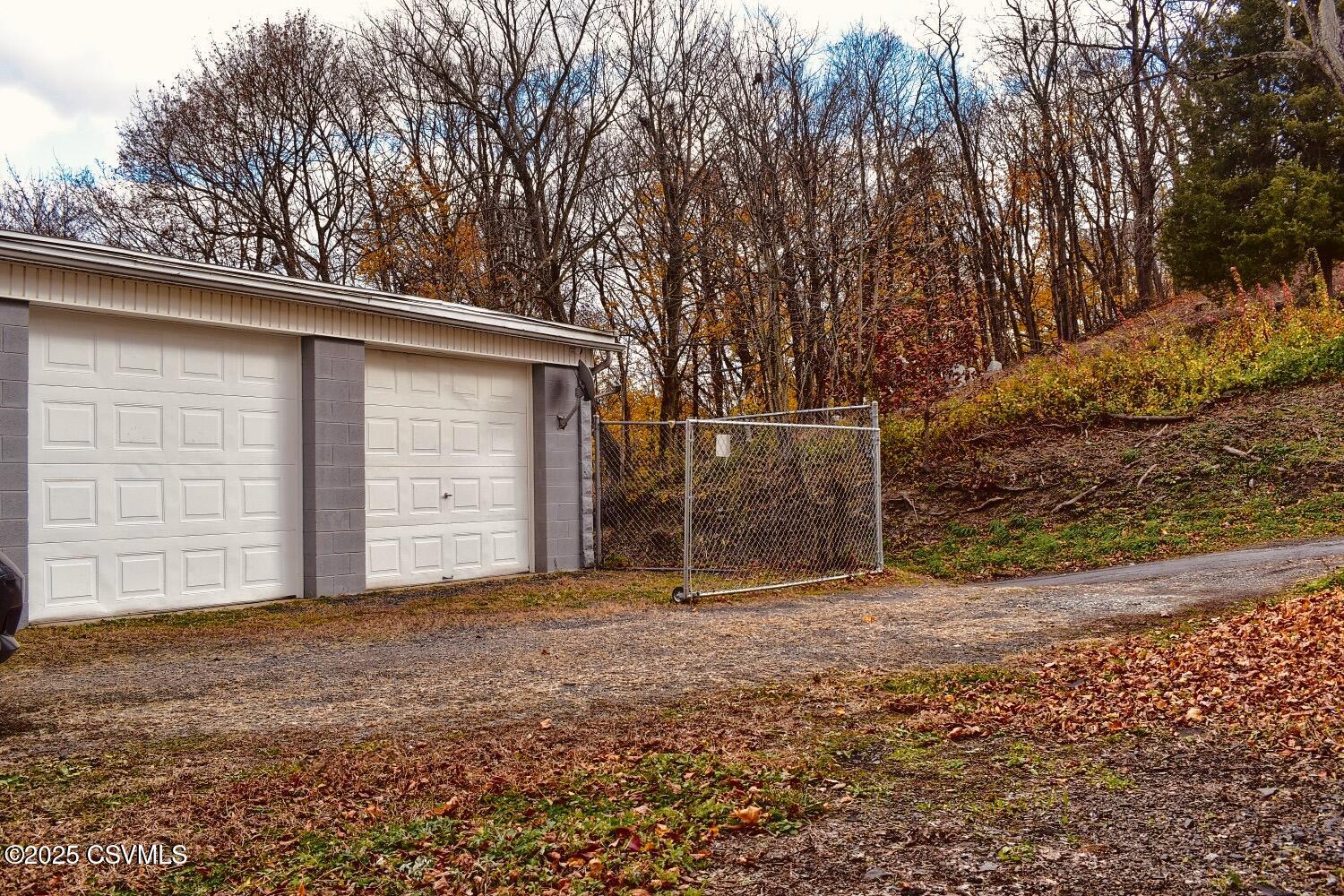 212 E CHESTNUT Street