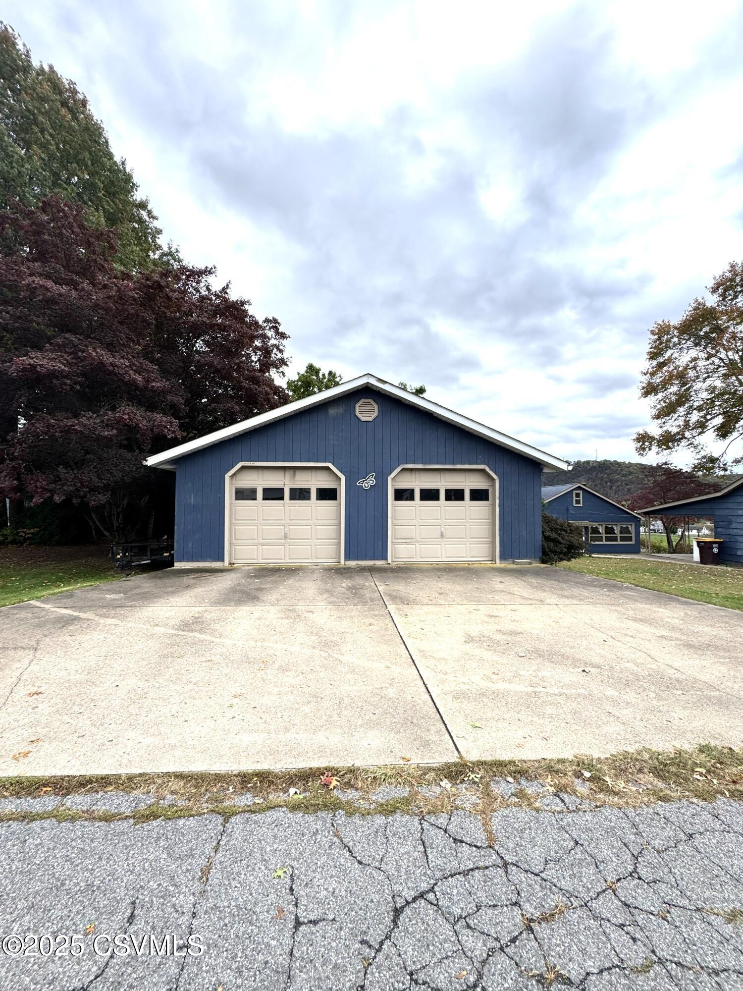 Properties 5 513 WALL Street