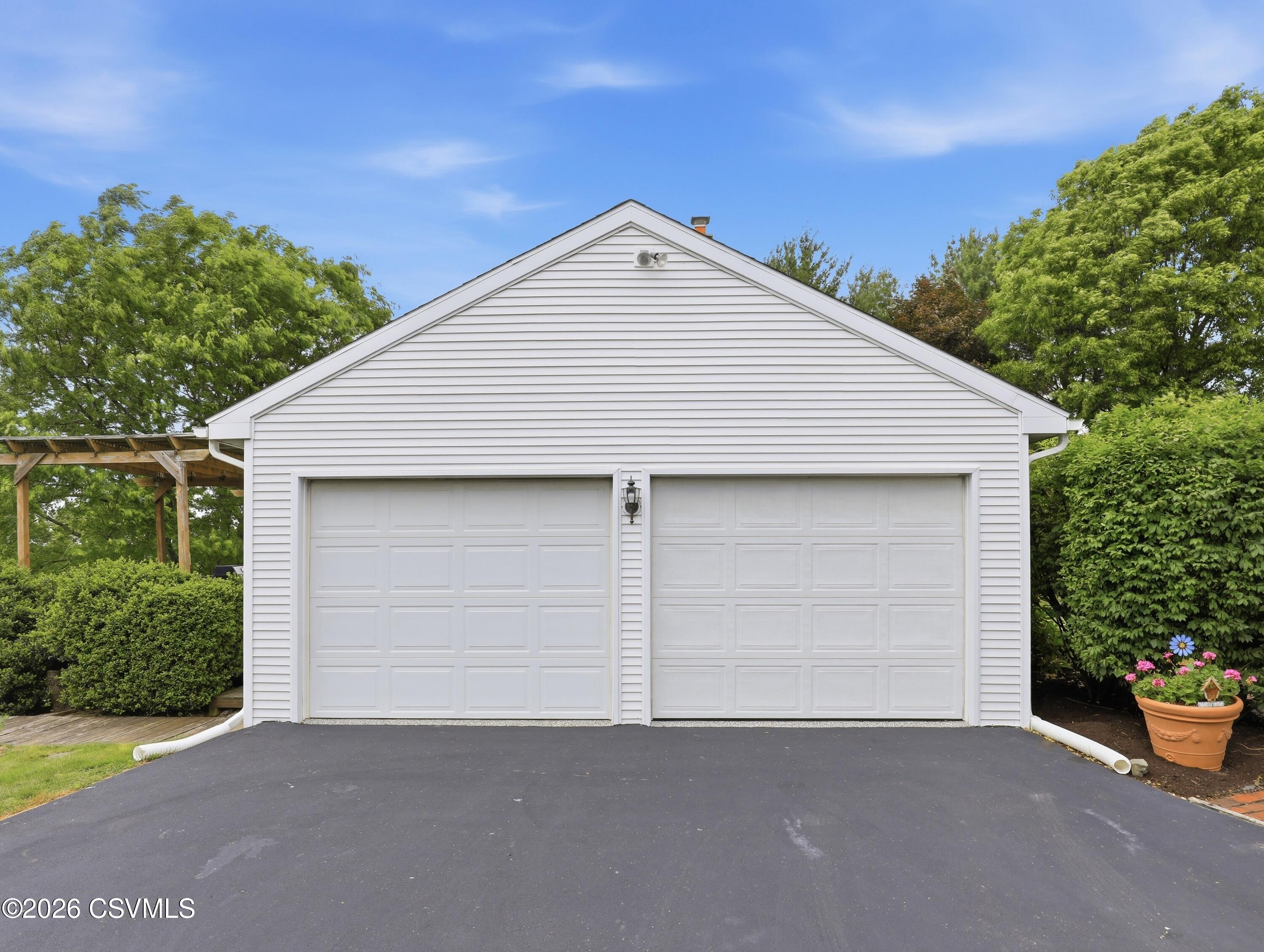 3035 woods edge drive