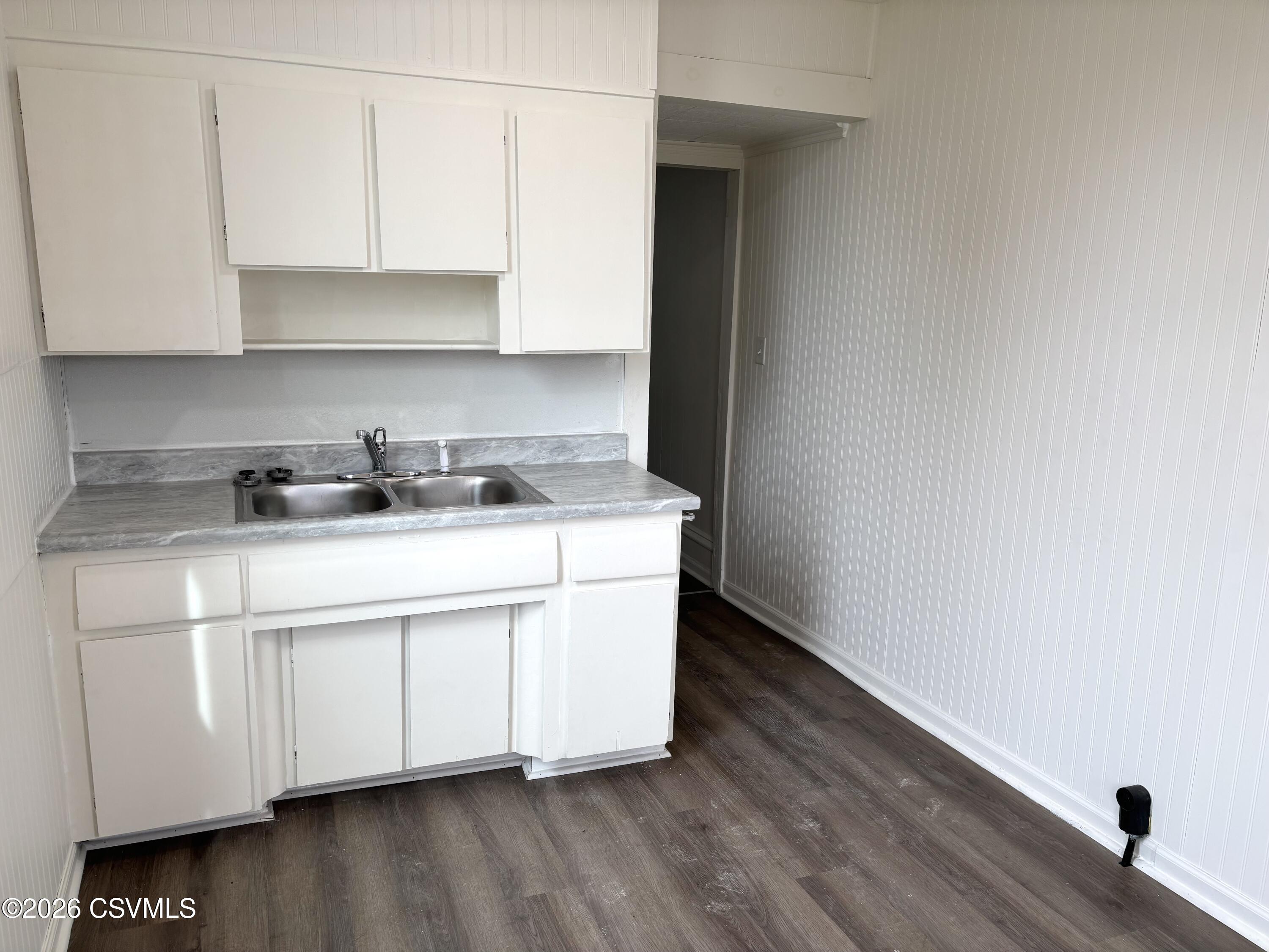 934 W INDEPENDENCE Street