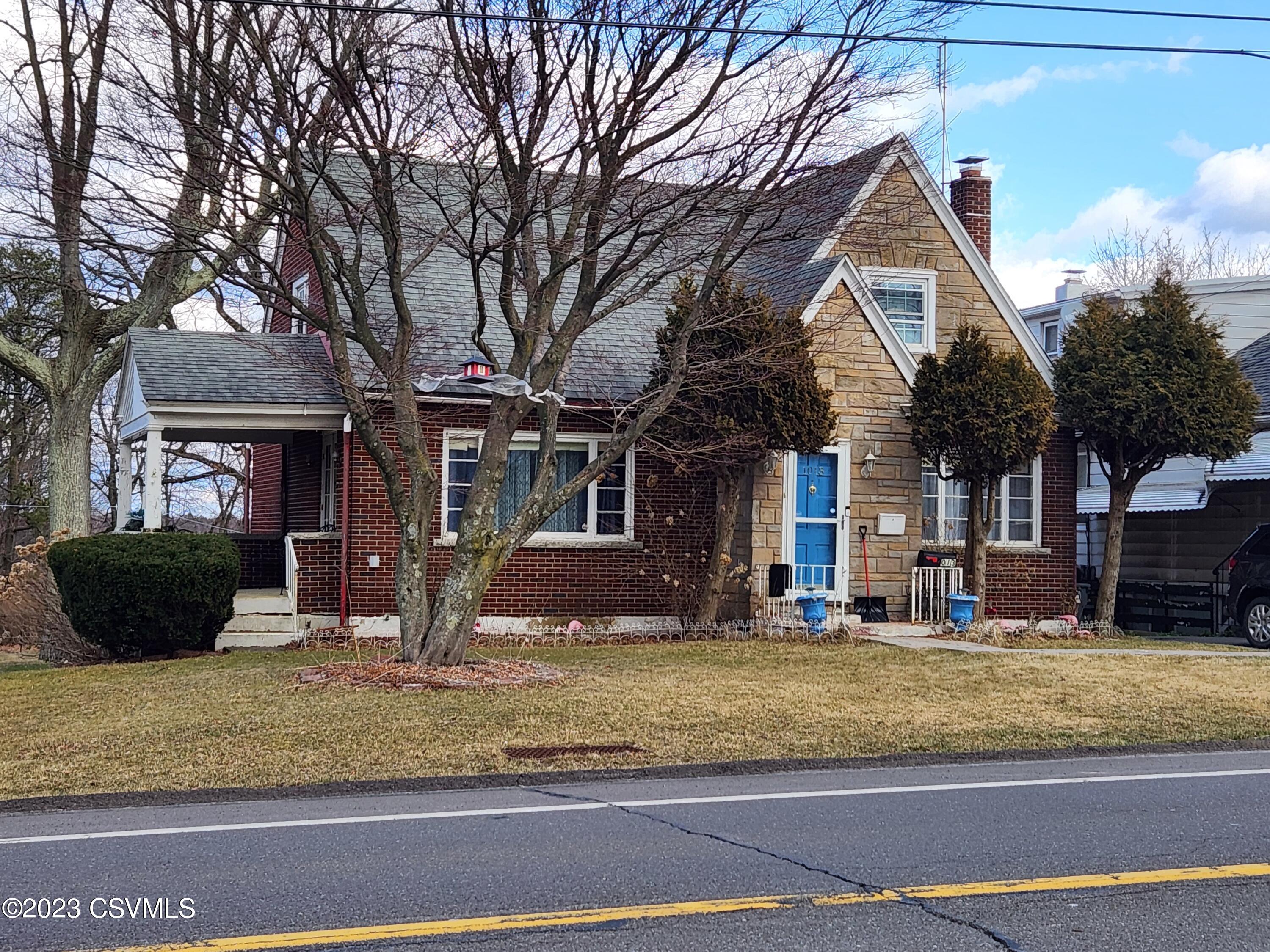 Photo 2 of 35 of 1013 E BROAD Street house
