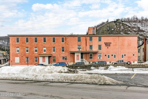 Properties 53 235 W COMMERCE Street Shamokin PA 17872