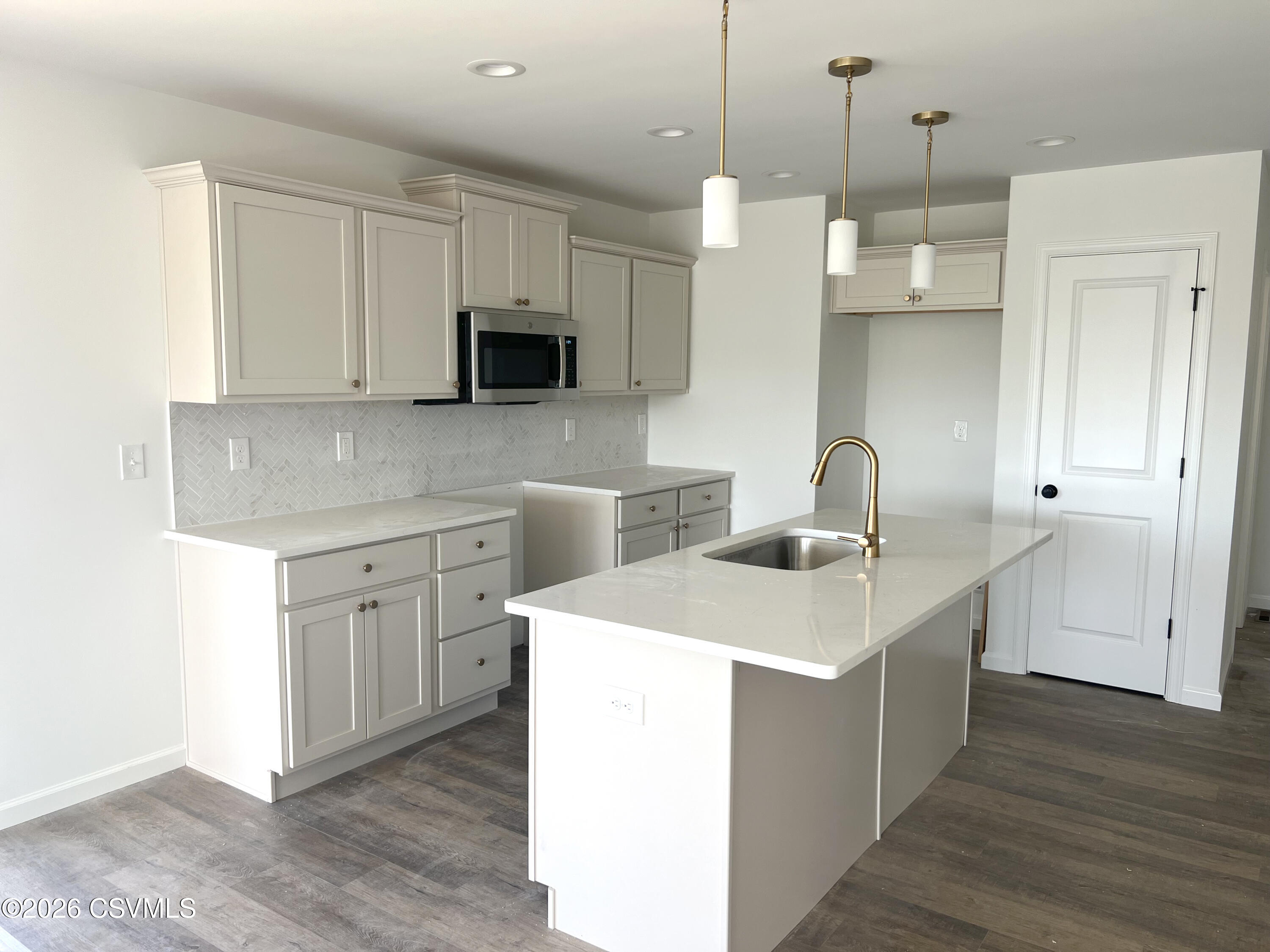 Properties 6 712 country club drive