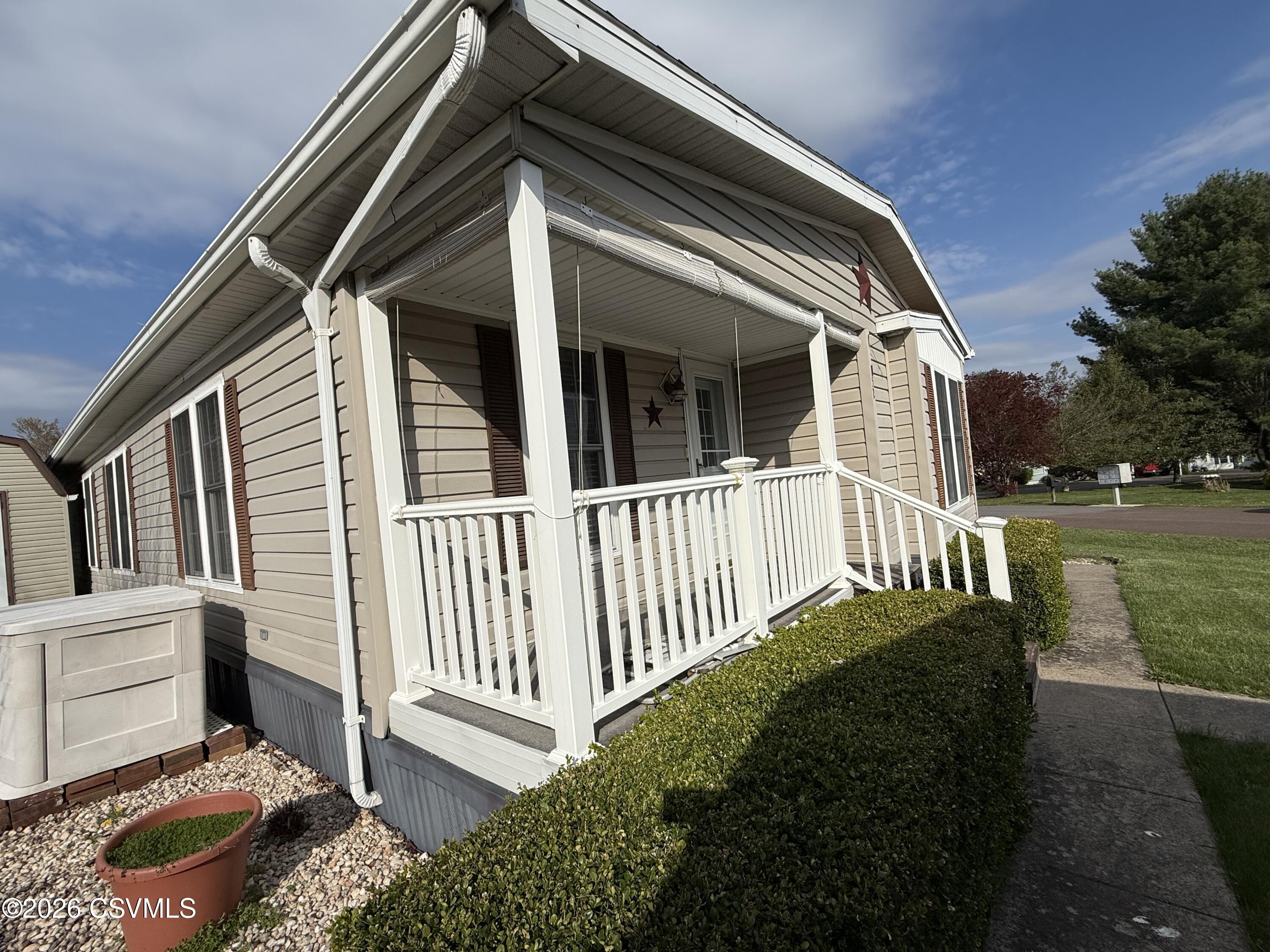 Properties 4 152 w scott street