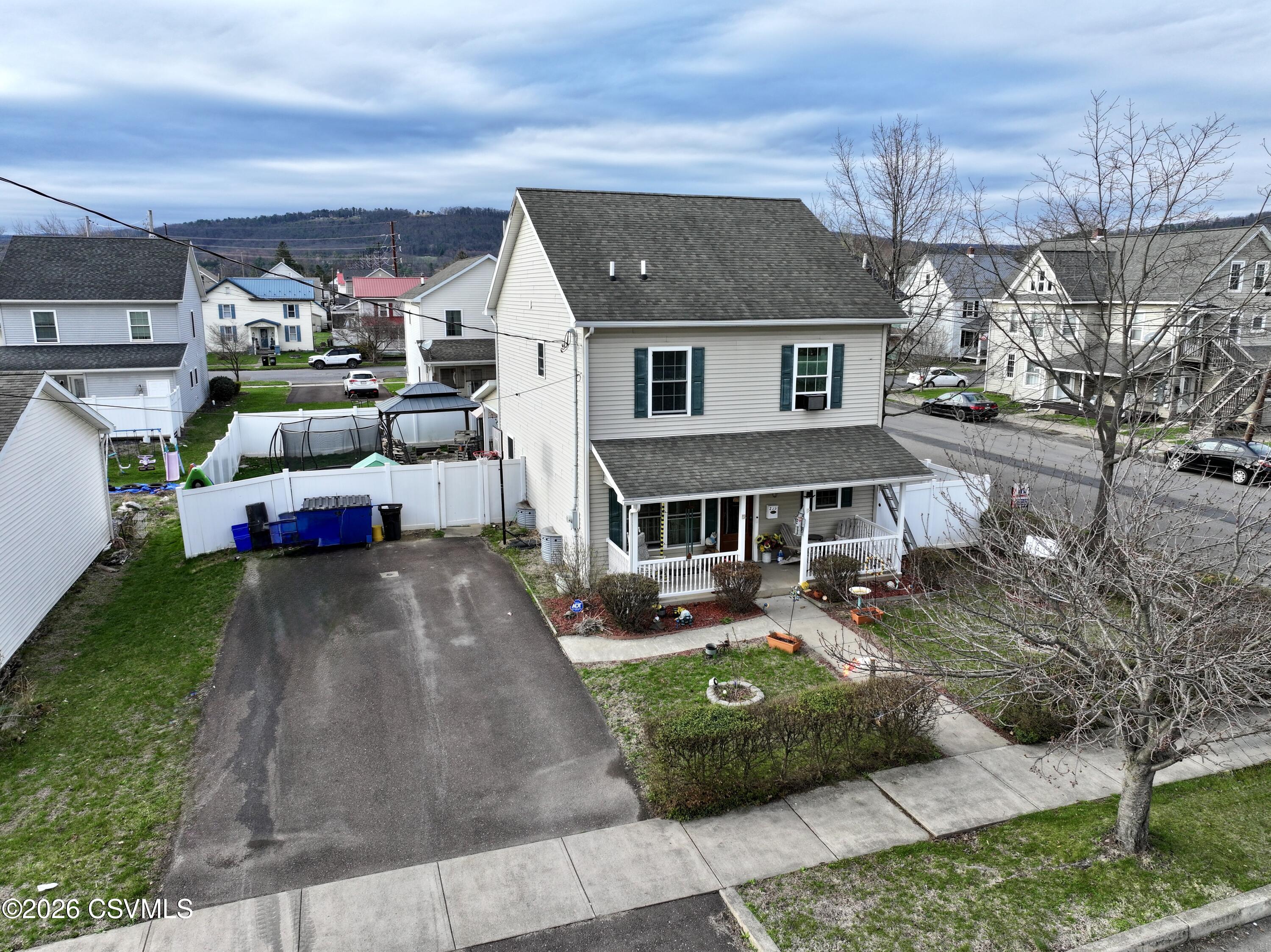 Properties 5 235 E 9TH Street