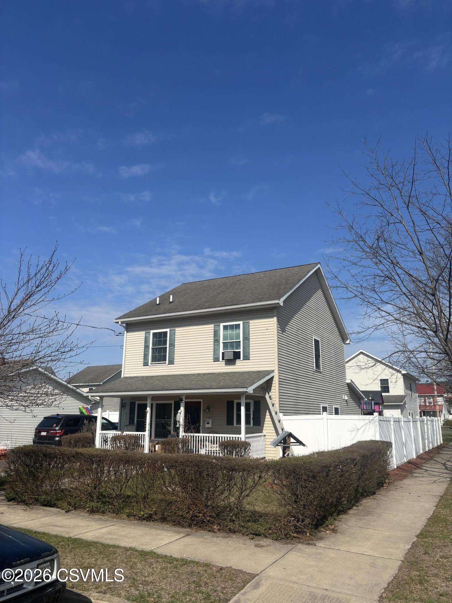 Properties 4 235 E 9TH Street