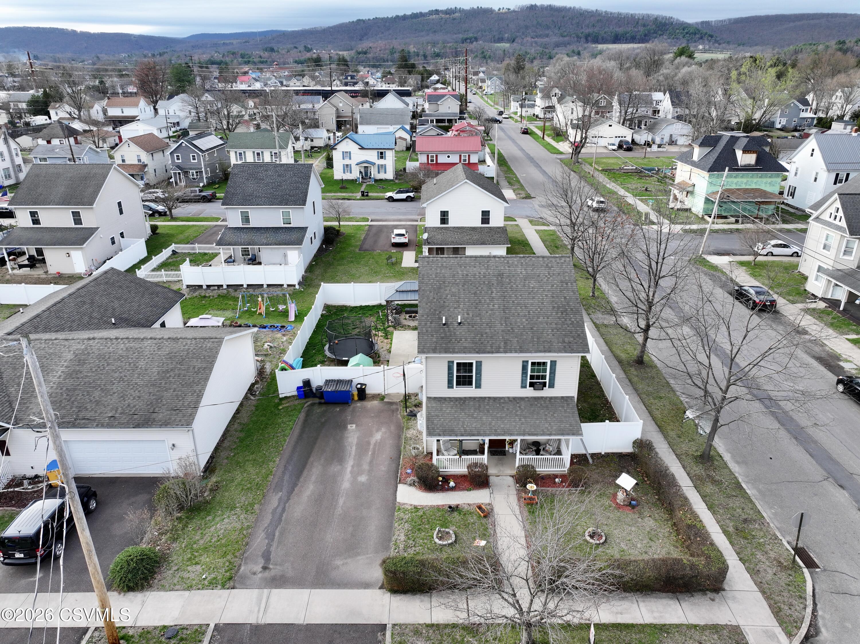 Properties 6 235 E 9TH Street