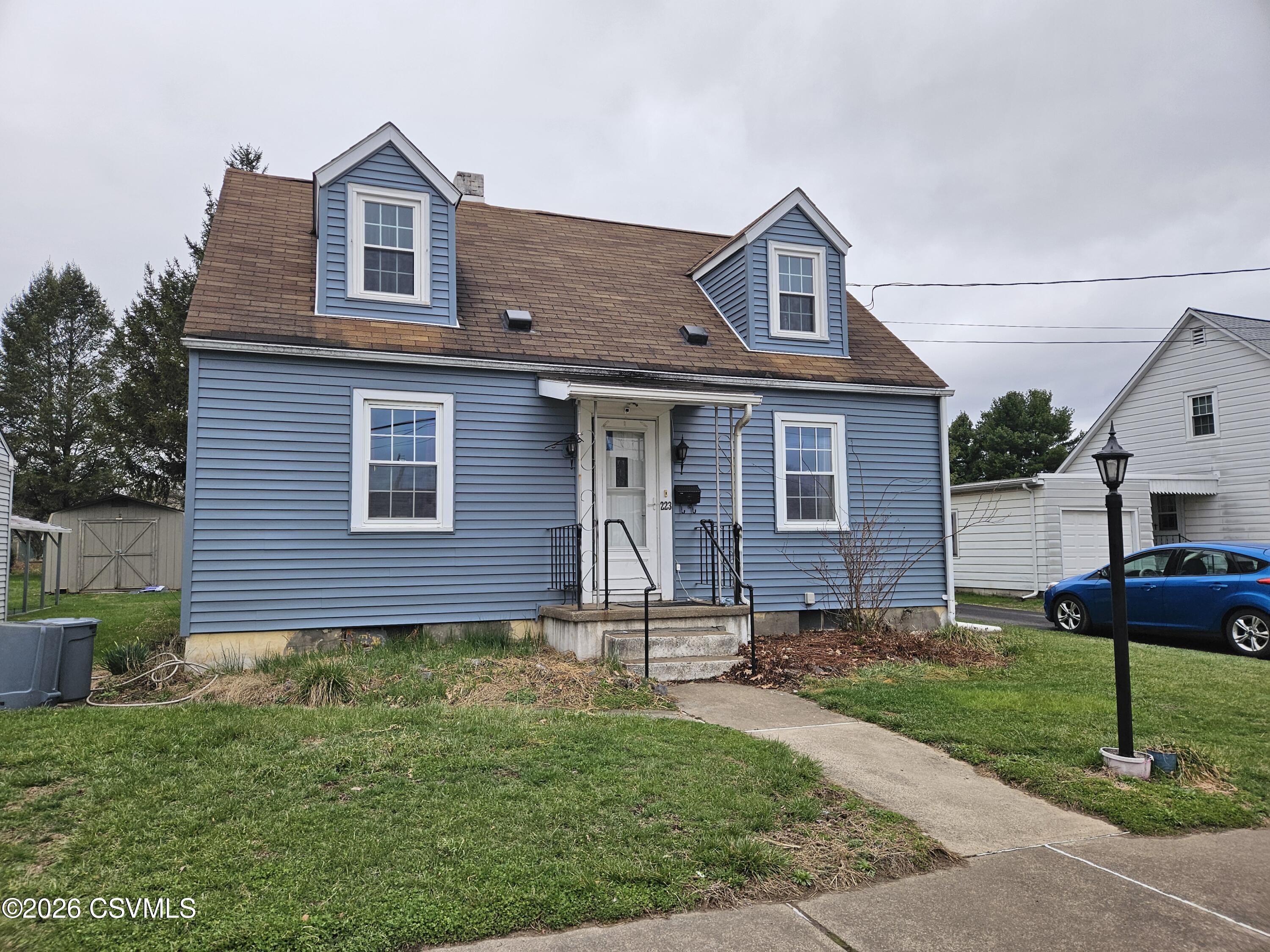 Properties 3 223 S MERCER Street