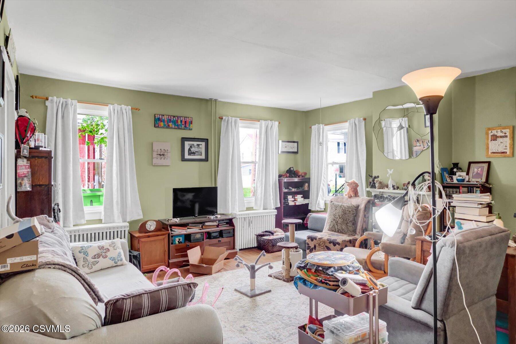 Properties 5 992 ASH Street