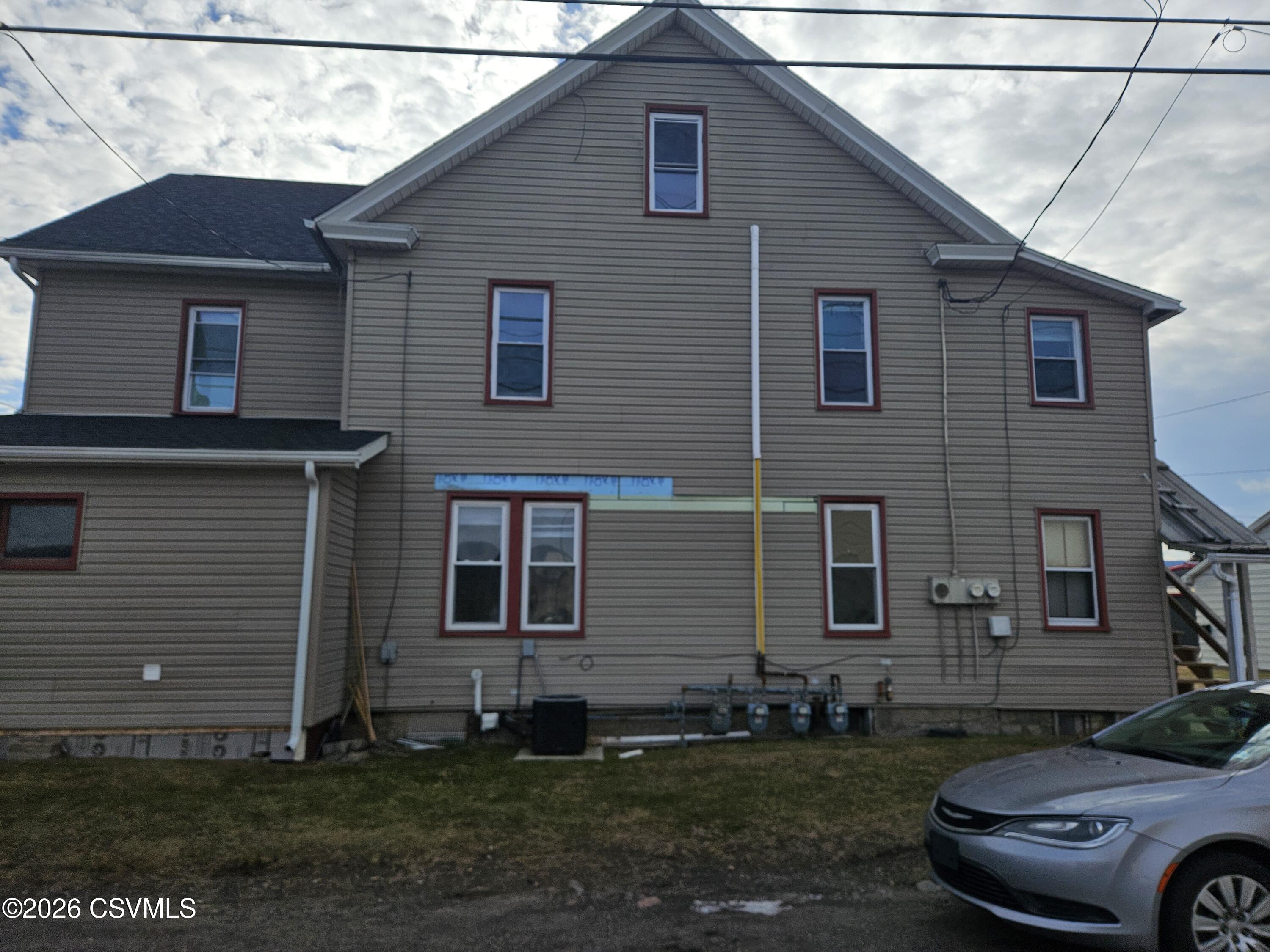 911-913 MULBERRY Street