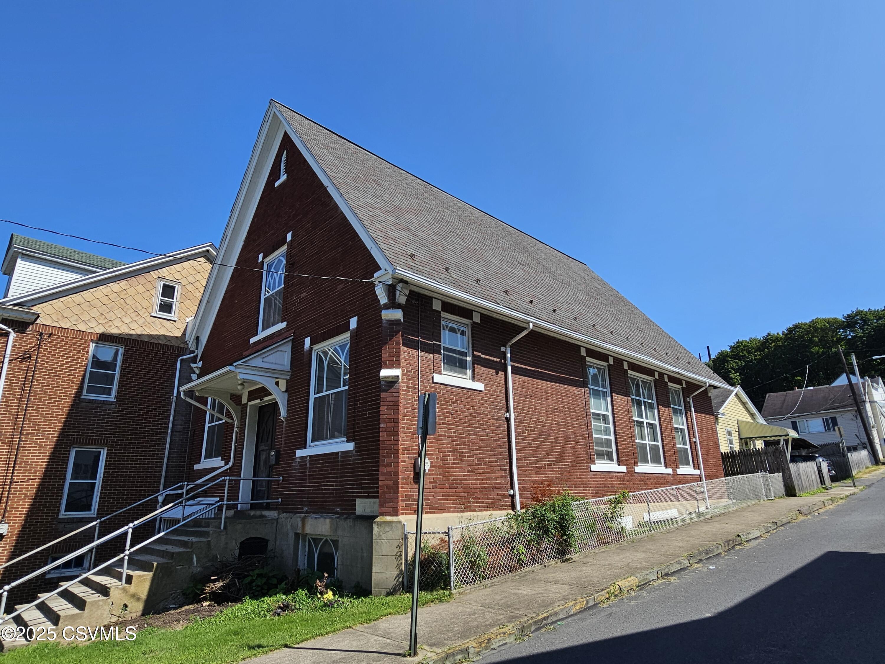 818 W Pine Street, Coal Township, PA 17866 | MLS 20-101110