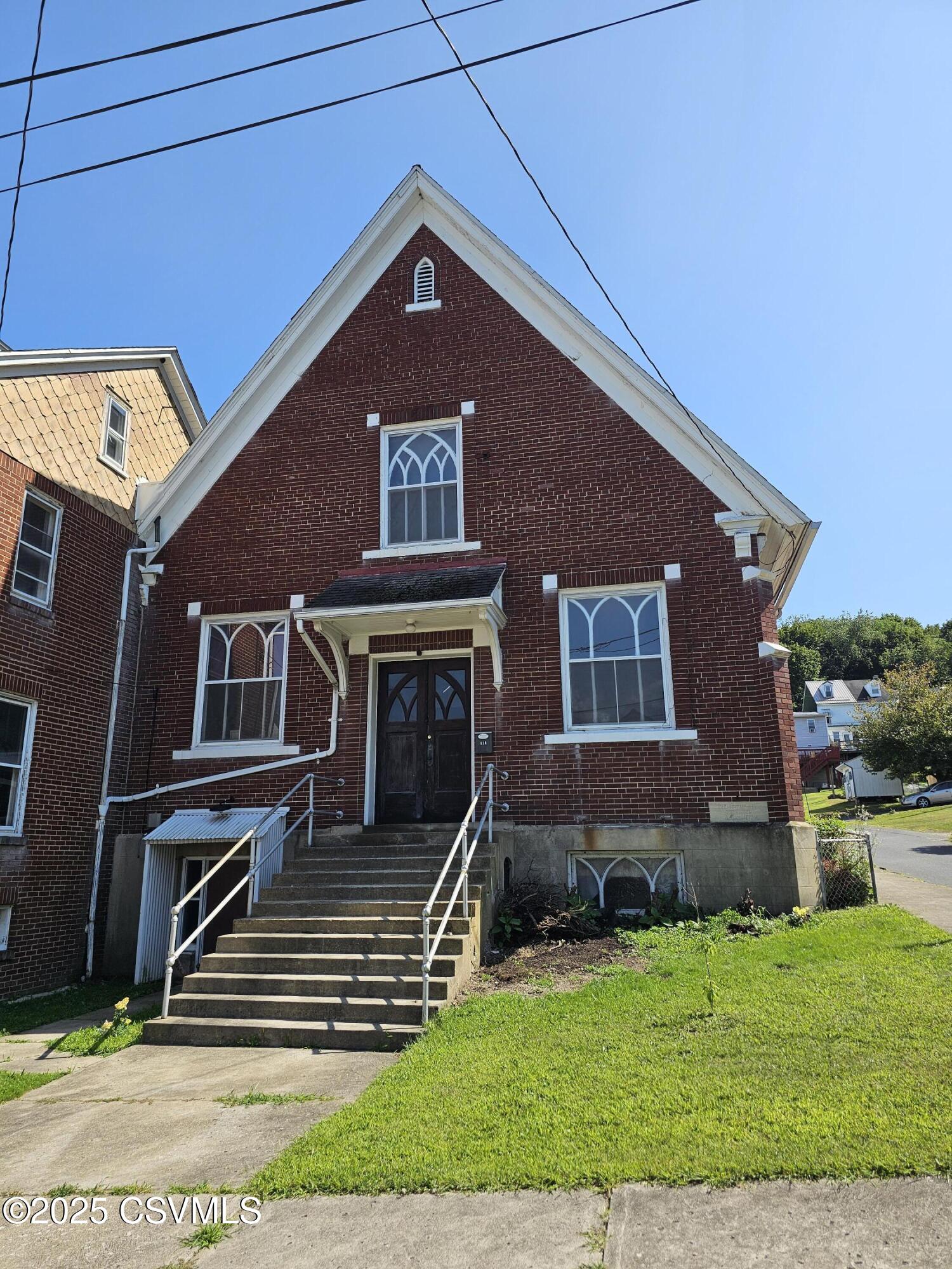 818 W PINE Street