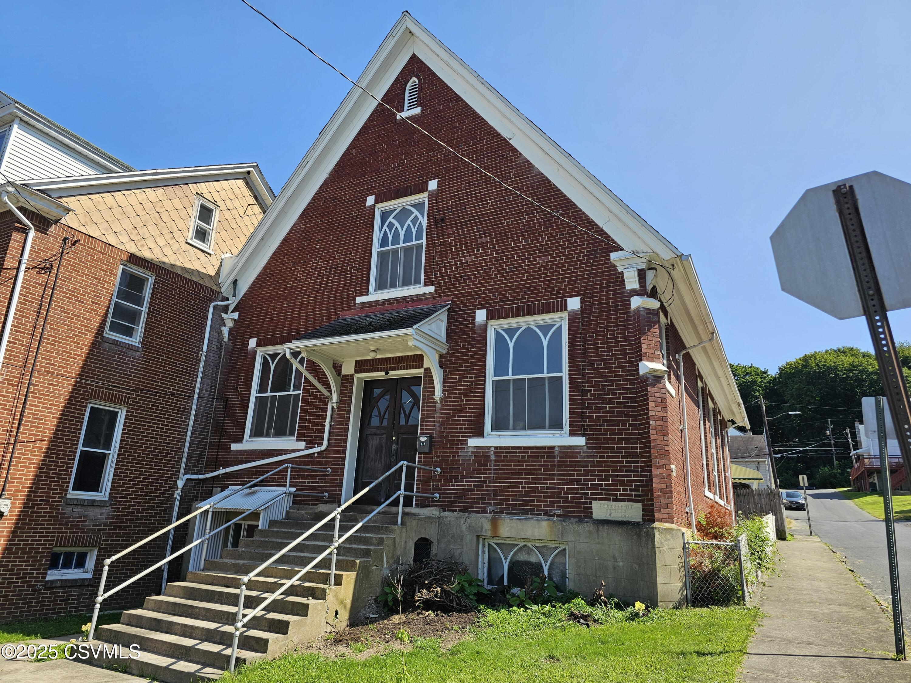 818 W PINE Street