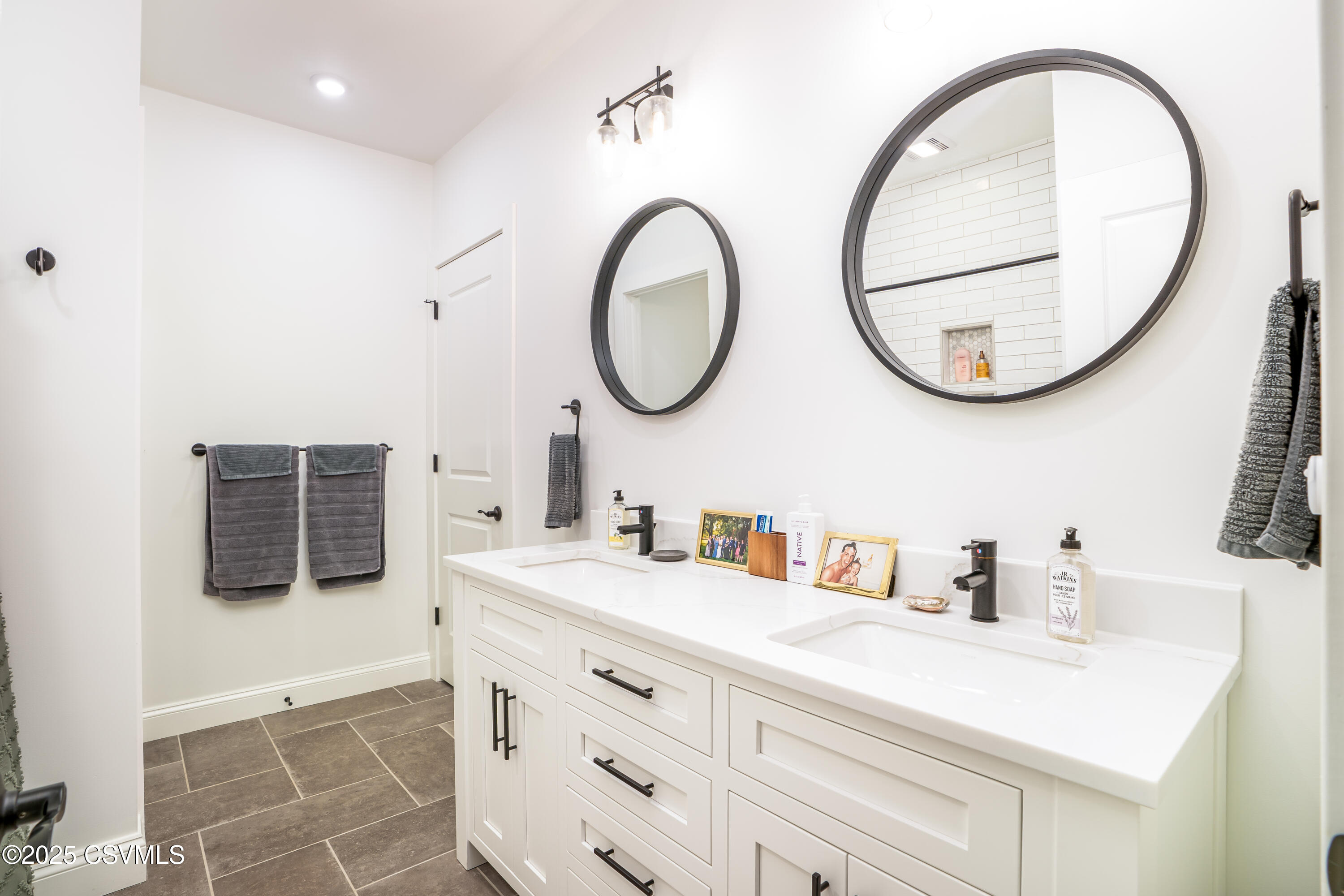 Lewisburg, Pennsylvania 17837, United States, 4 Bedrooms Bedrooms, ,4 BathroomsBathrooms,Residential,Active,163024