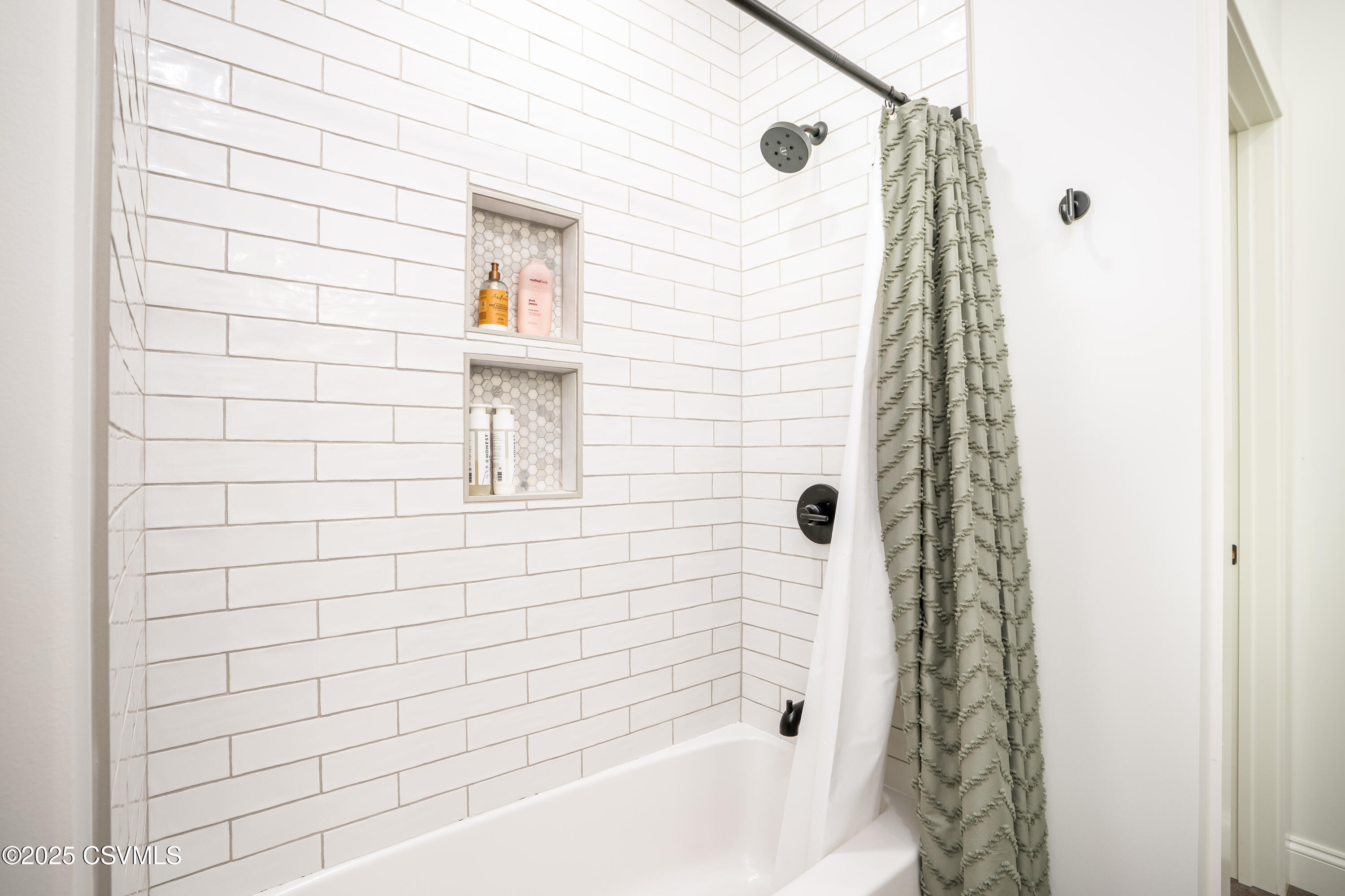 Lewisburg, Pennsylvania 17837, United States, 4 Bedrooms Bedrooms, ,4 BathroomsBathrooms,Residential,Active,163024