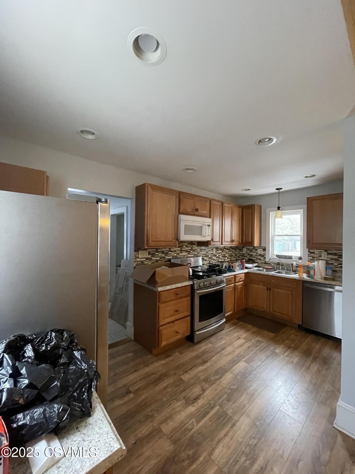 Properties 6 613 ELM Street