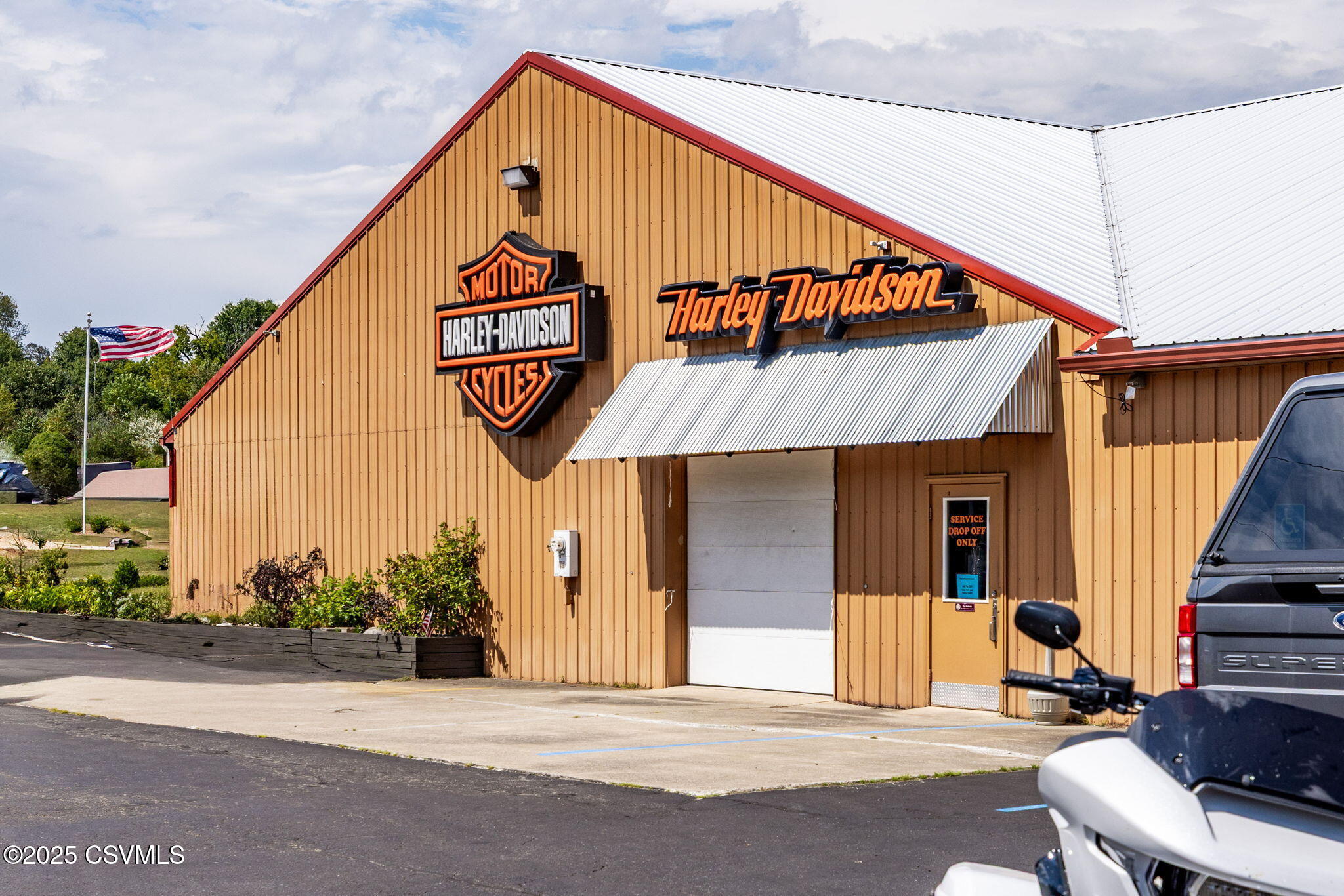 Properties 6 317 MONTOUR Boulevard