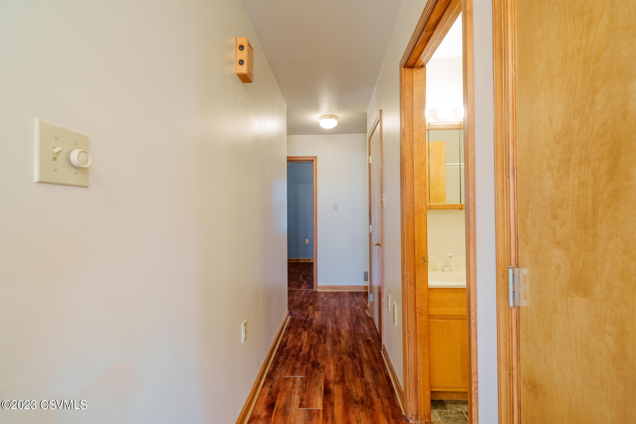 Photo 13 of 25 of 1633 W LYNN Street house
