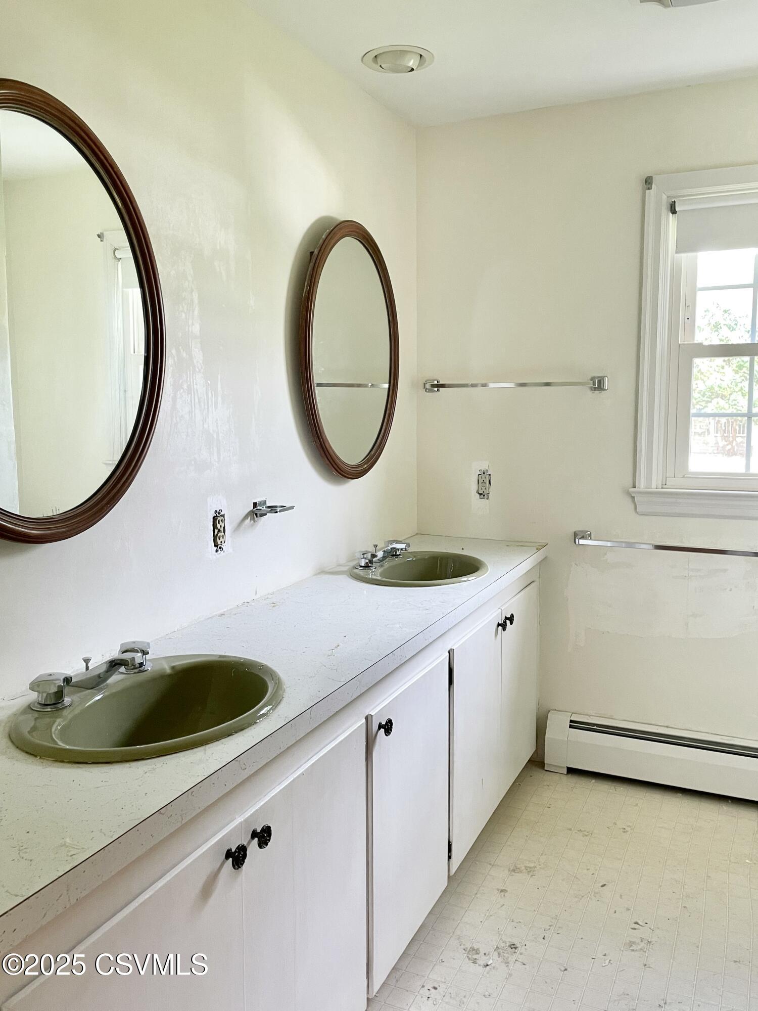 Lewisburg, Pennsylvania 17837, United States, 4 Bedrooms Bedrooms, ,2 BathroomsBathrooms,Residential,Active,192505