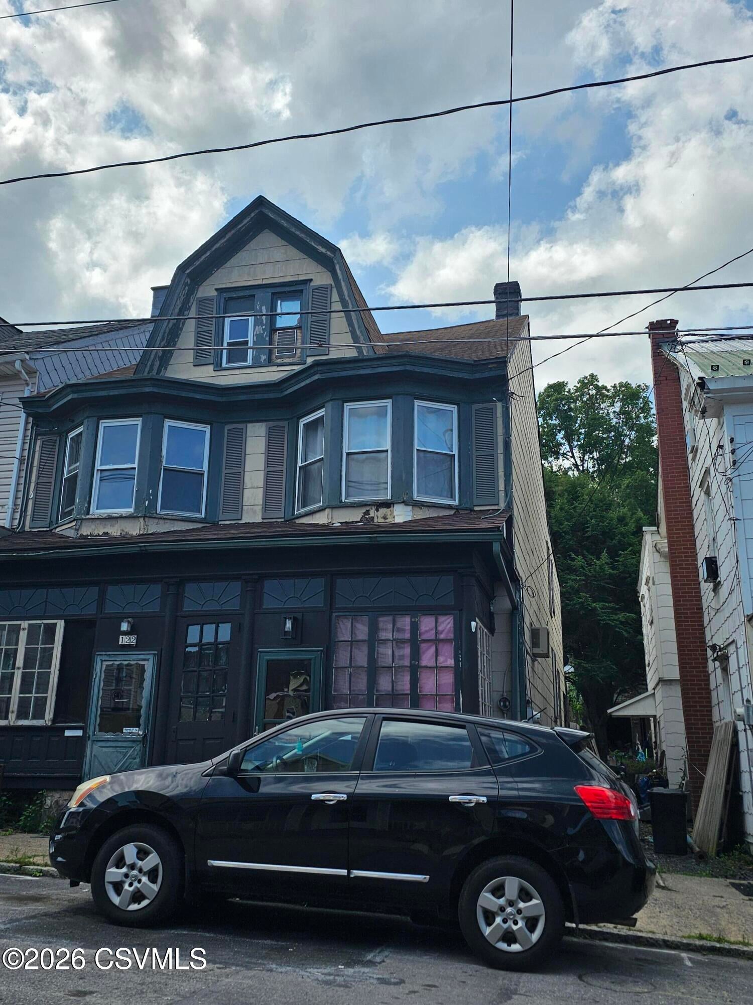 120 E CHESTNUT Street
