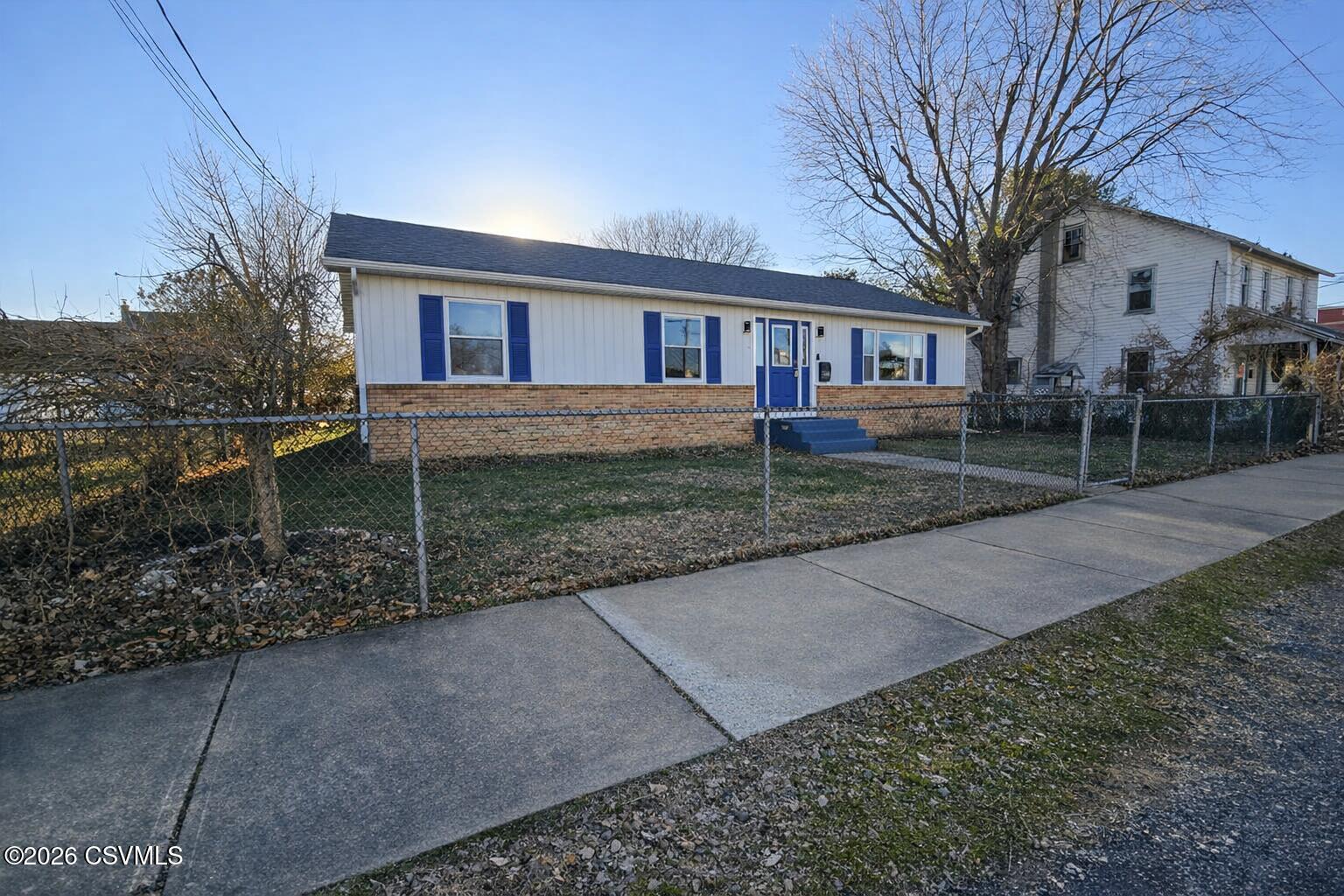 Properties 4 607 MAPLE Street