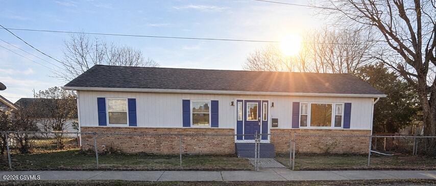 Properties 3 607 MAPLE Street