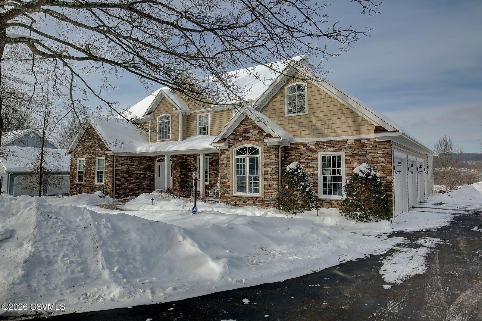 Properties 4 39 OAKWOOD Drive