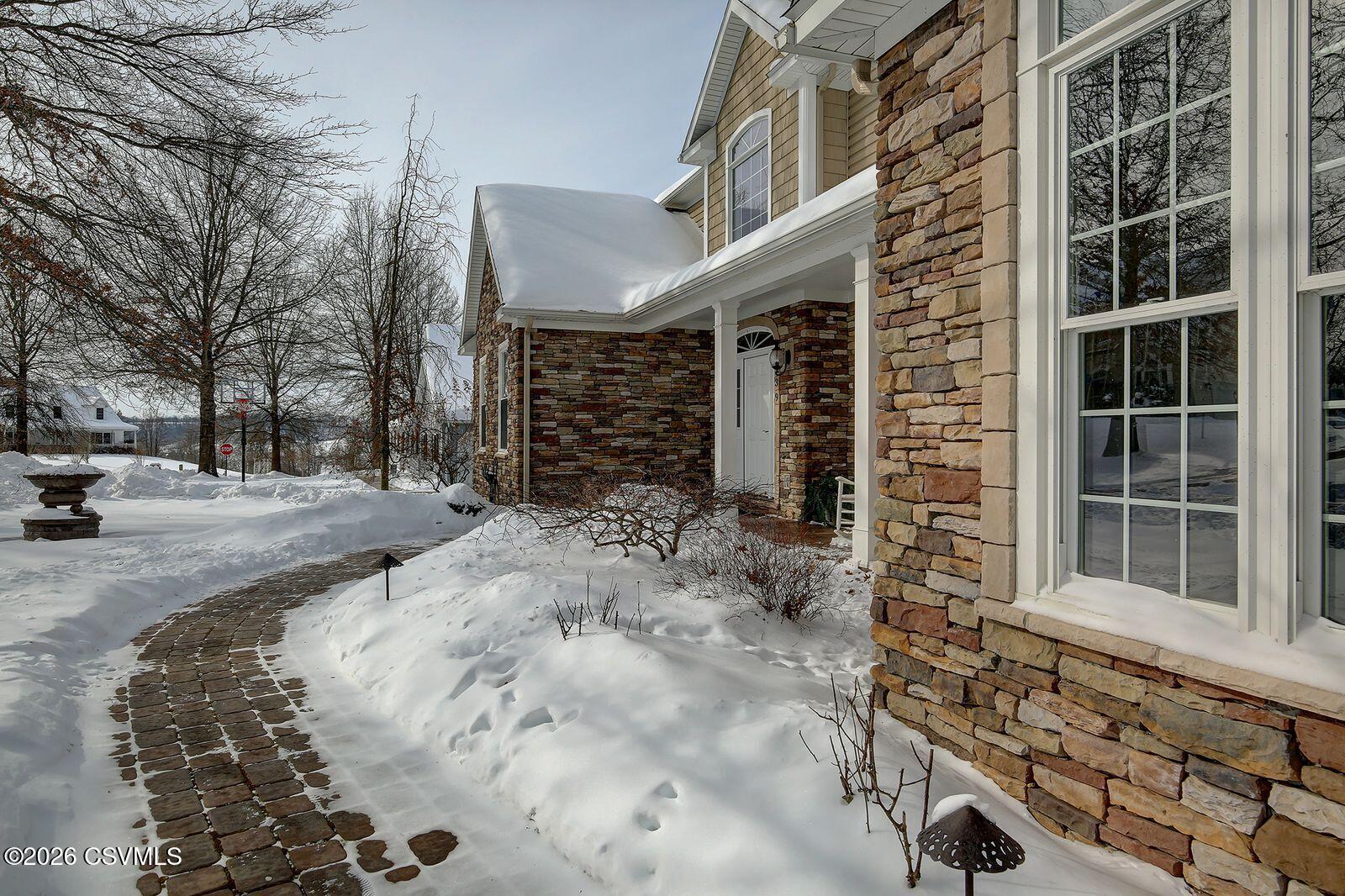 Properties 5 39 OAKWOOD Drive