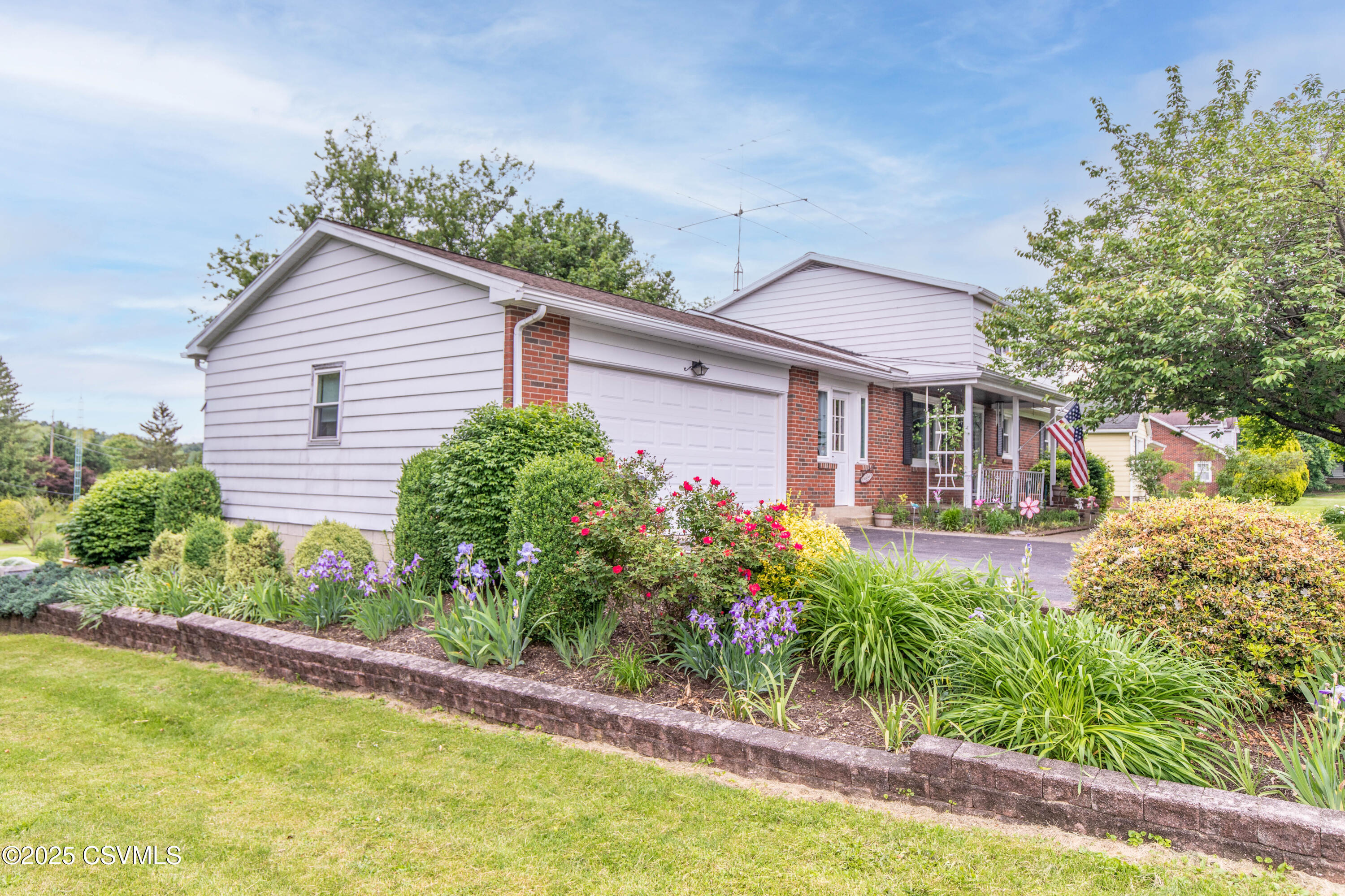 Properties 4 2256 CROSSROADS Drive