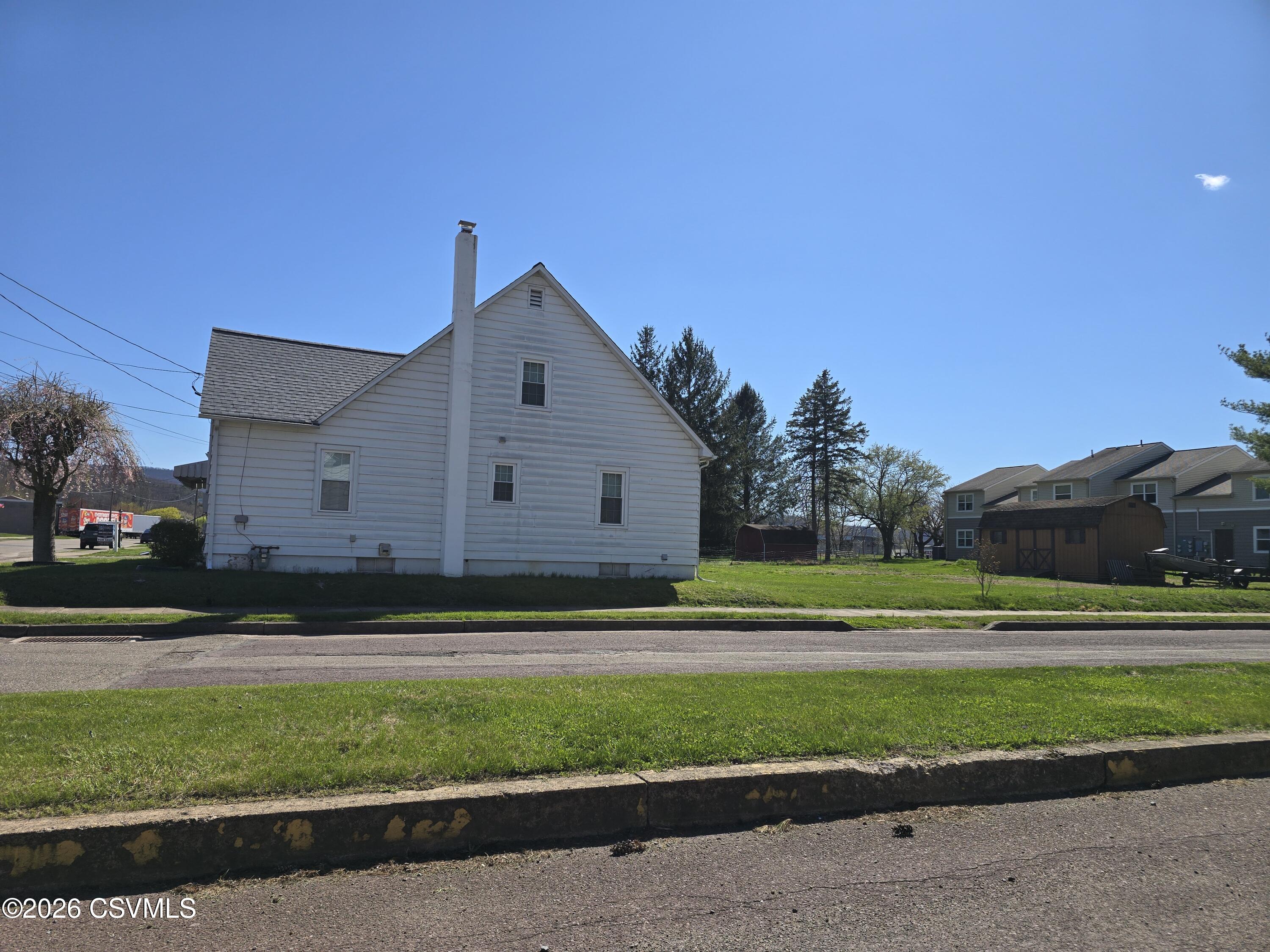 Properties 4 211 s mercer street