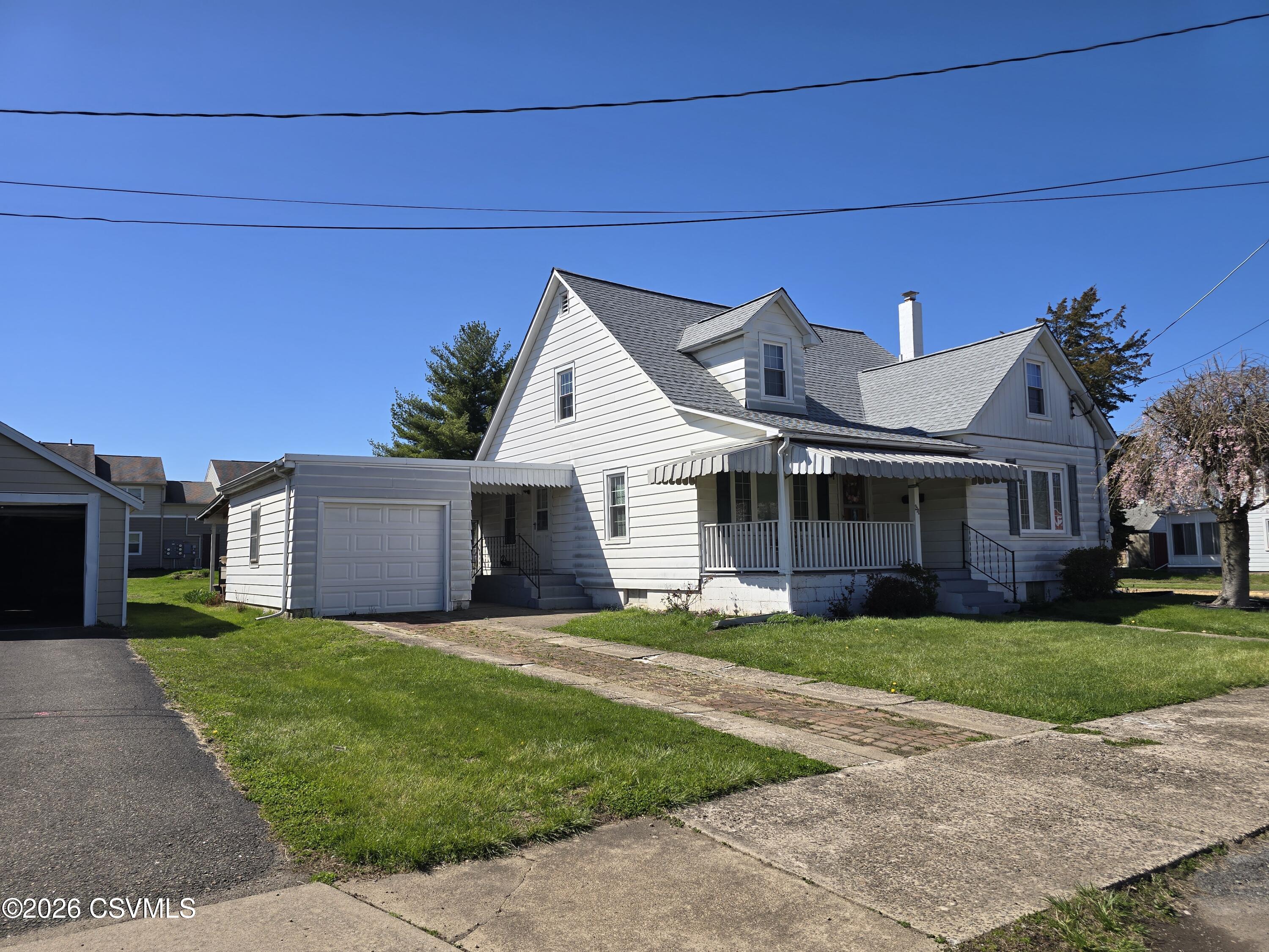 Properties 3 211 s mercer street