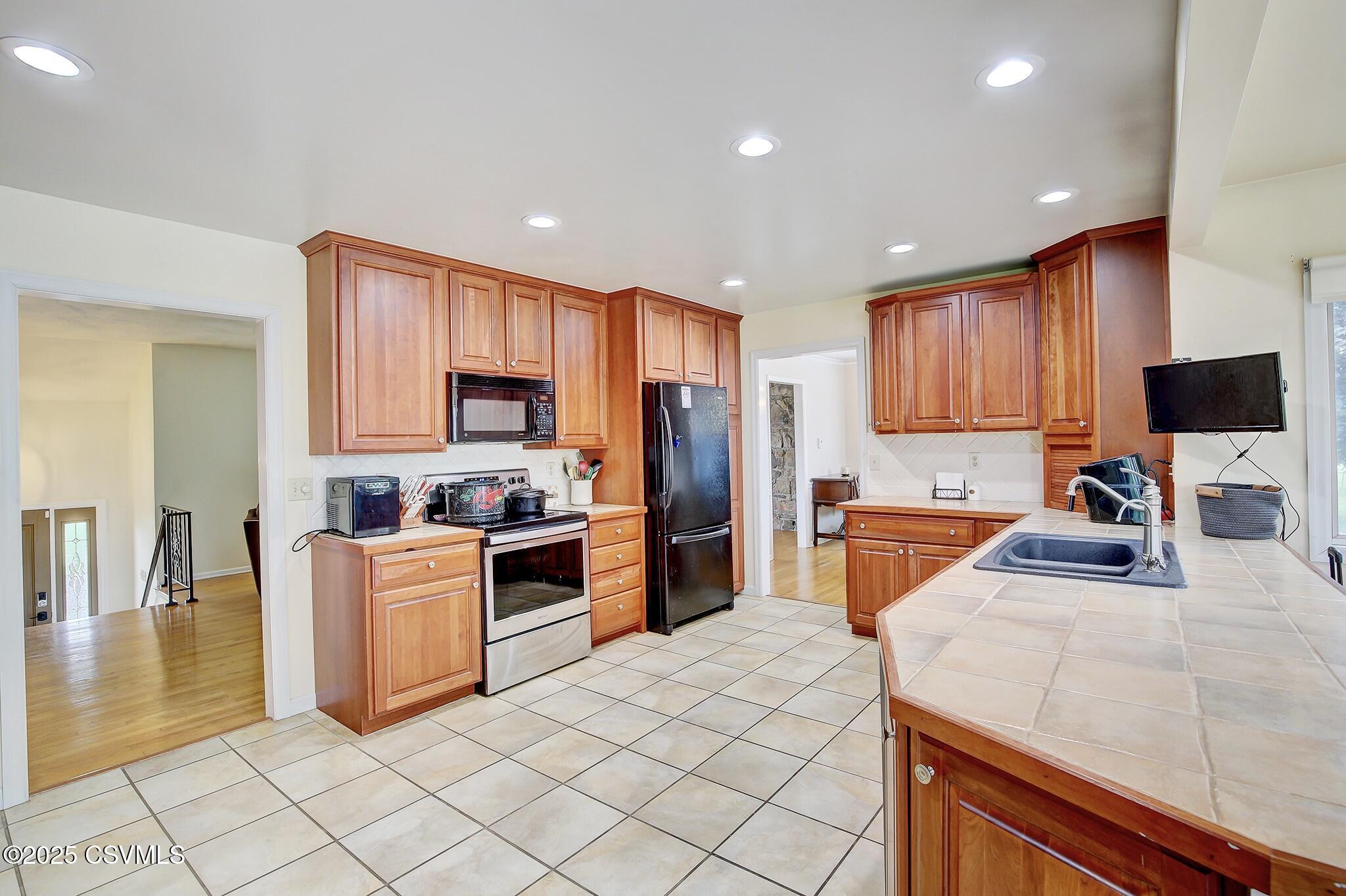 Lewisburg, Pennsylvania 17837, United States, 4 Bedrooms Bedrooms, ,2 BathroomsBathrooms,Residential,Active,136070