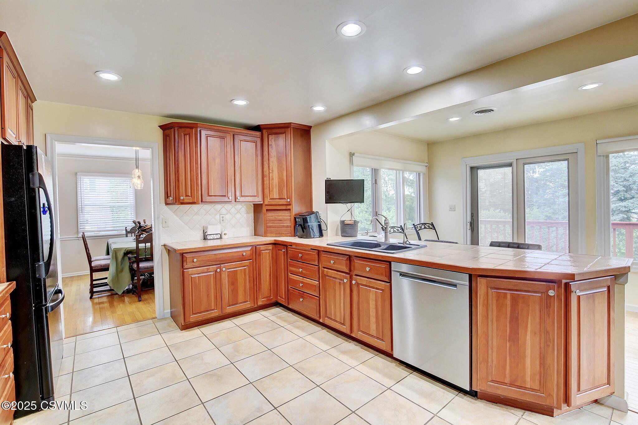 Lewisburg, Pennsylvania 17837, United States, 4 Bedrooms Bedrooms, ,2 BathroomsBathrooms,Residential,Active,136070