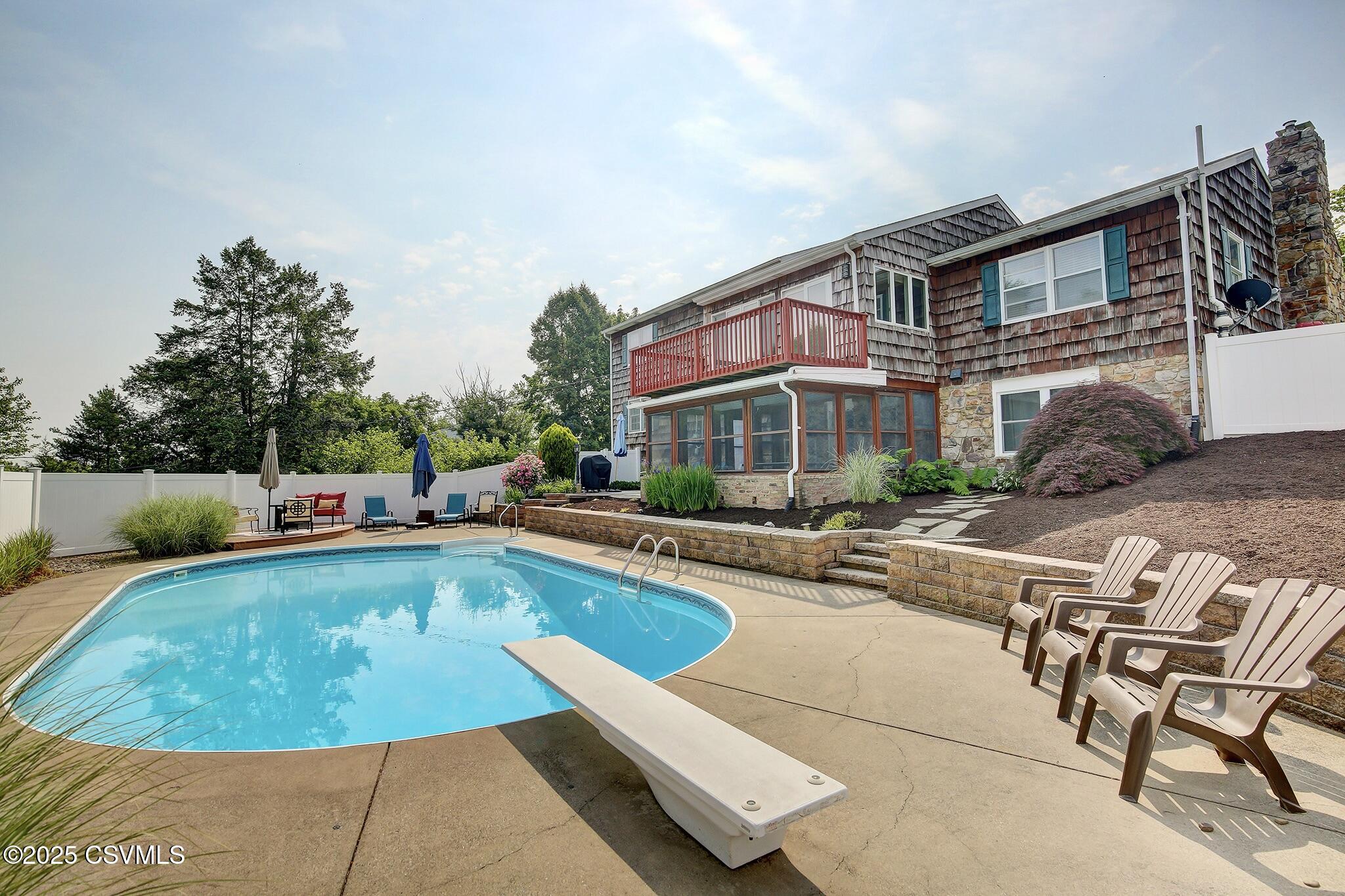 Lewisburg, Pennsylvania 17837, United States, 4 Bedrooms Bedrooms, ,2 BathroomsBathrooms,Residential,Active,136070