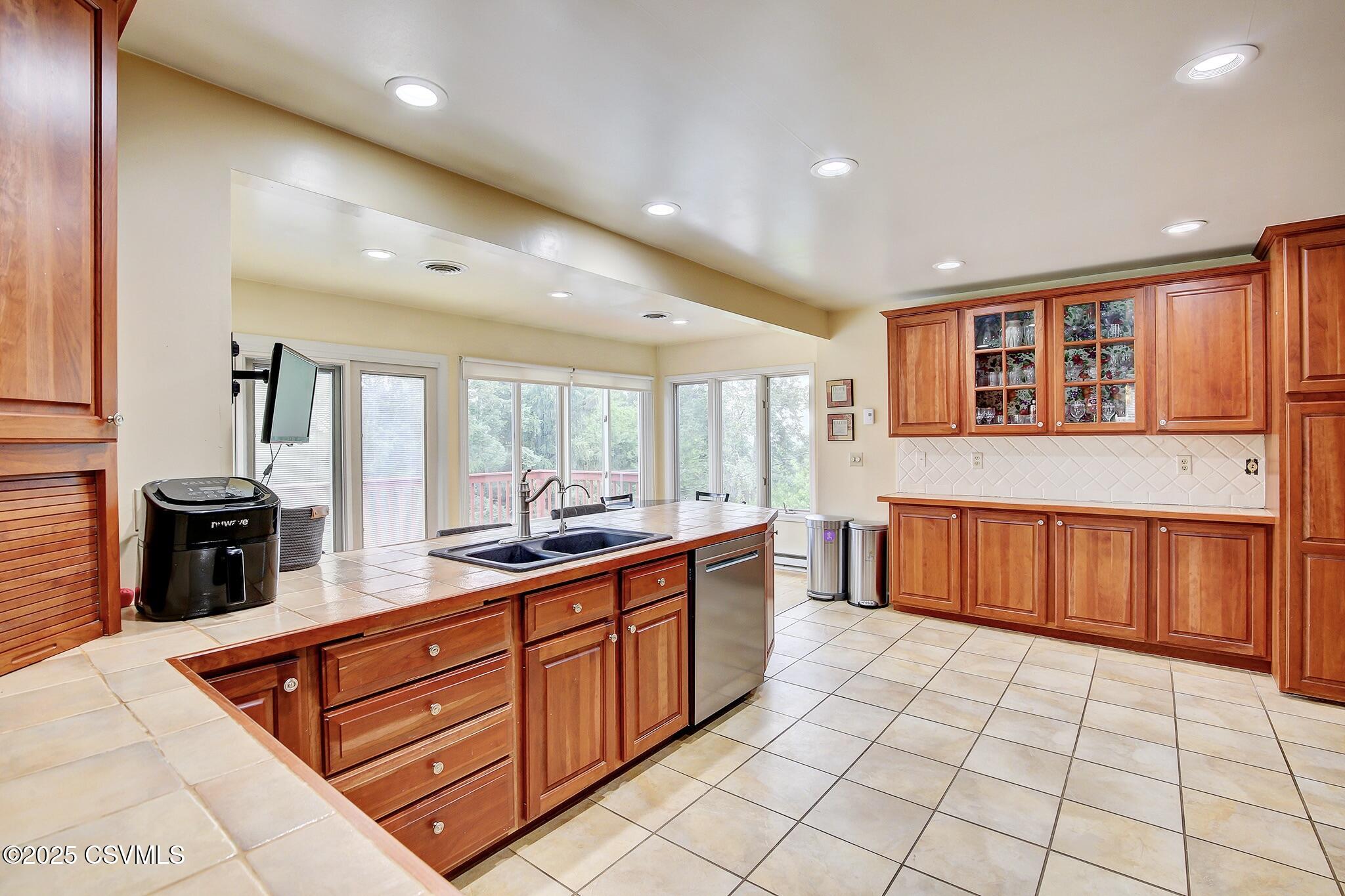 Lewisburg, Pennsylvania 17837, United States, 4 Bedrooms Bedrooms, ,2 BathroomsBathrooms,Residential,Active,136070