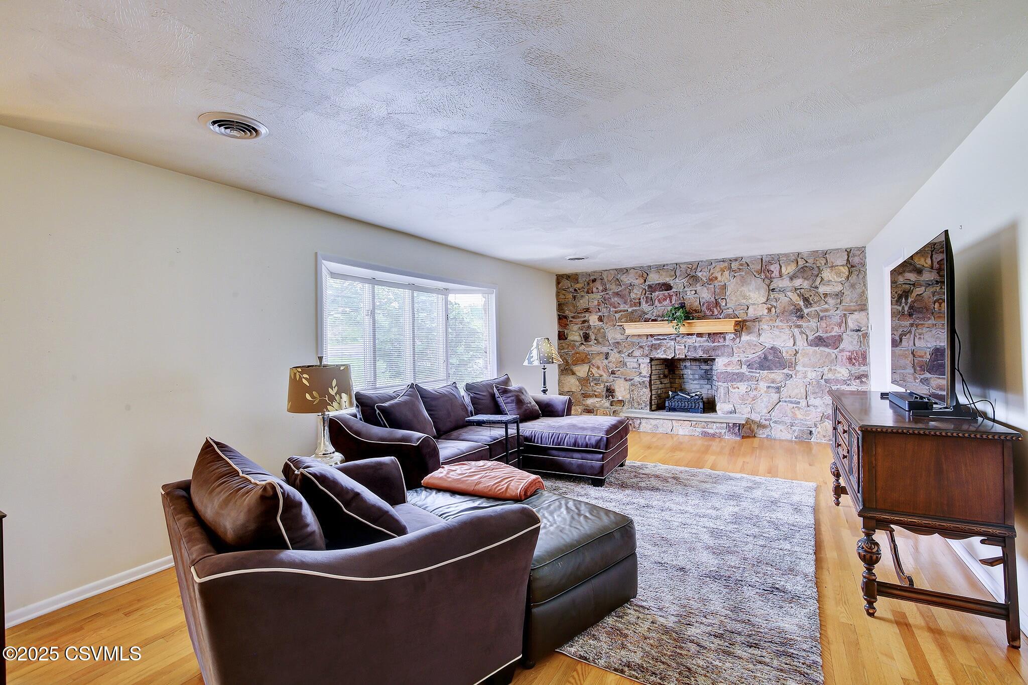 Lewisburg, Pennsylvania 17837, United States, 4 Bedrooms Bedrooms, ,2 BathroomsBathrooms,Residential,Active,136070