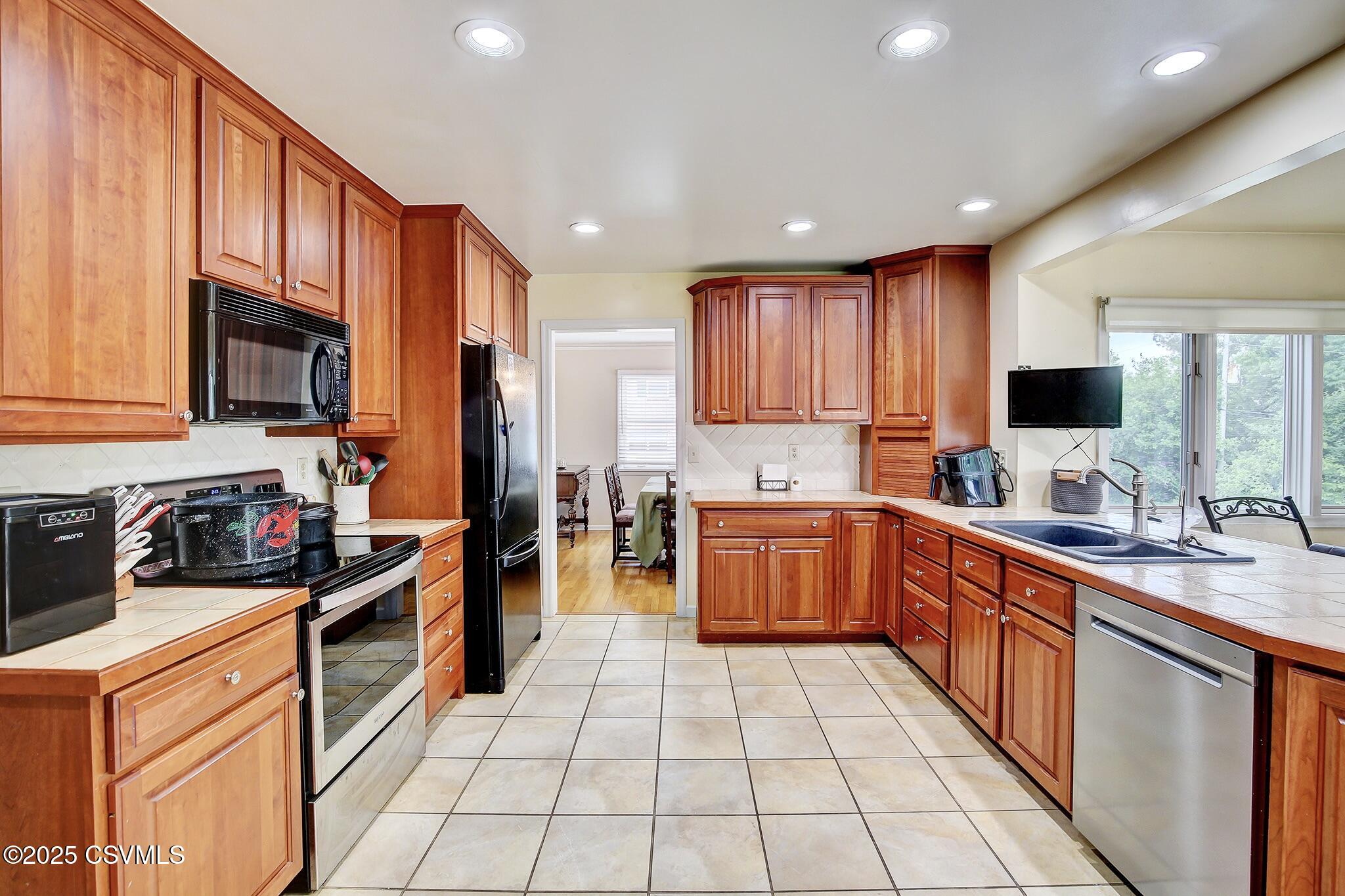 Lewisburg, Pennsylvania 17837, United States, 4 Bedrooms Bedrooms, ,2 BathroomsBathrooms,Residential,Active,136070