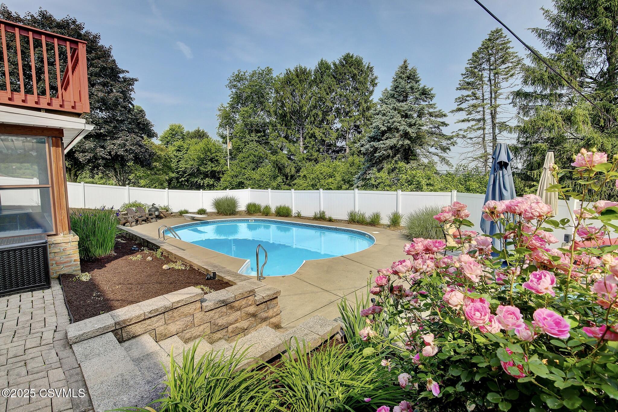 Lewisburg, Pennsylvania 17837, United States, 4 Bedrooms Bedrooms, ,2 BathroomsBathrooms,Residential,Active,136070