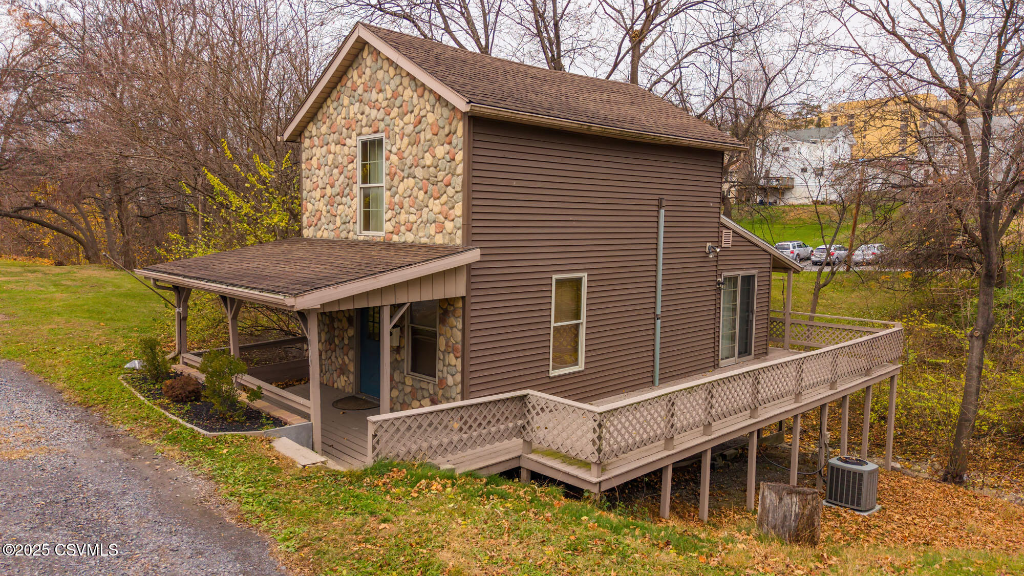 Properties 3 1009 RAILROAD Street