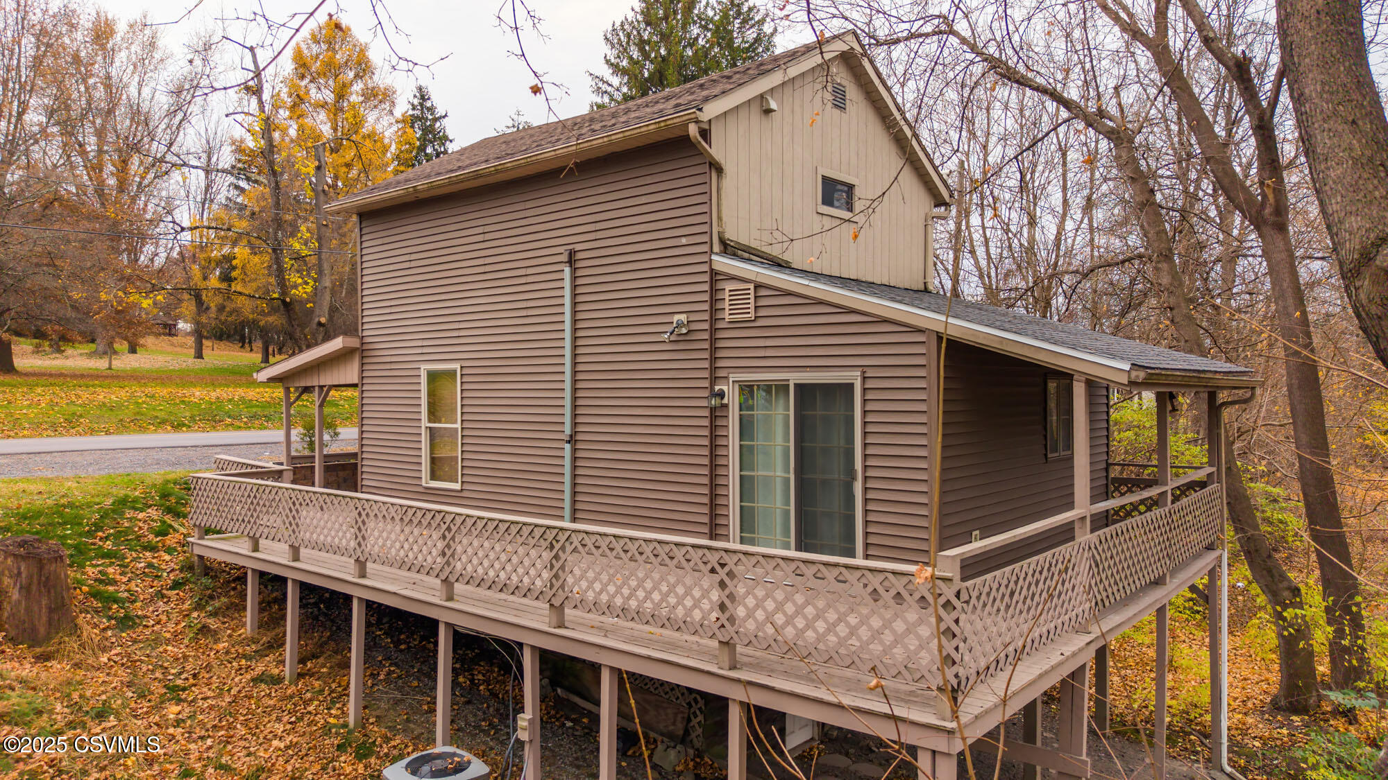 Properties 6 1009 RAILROAD Street