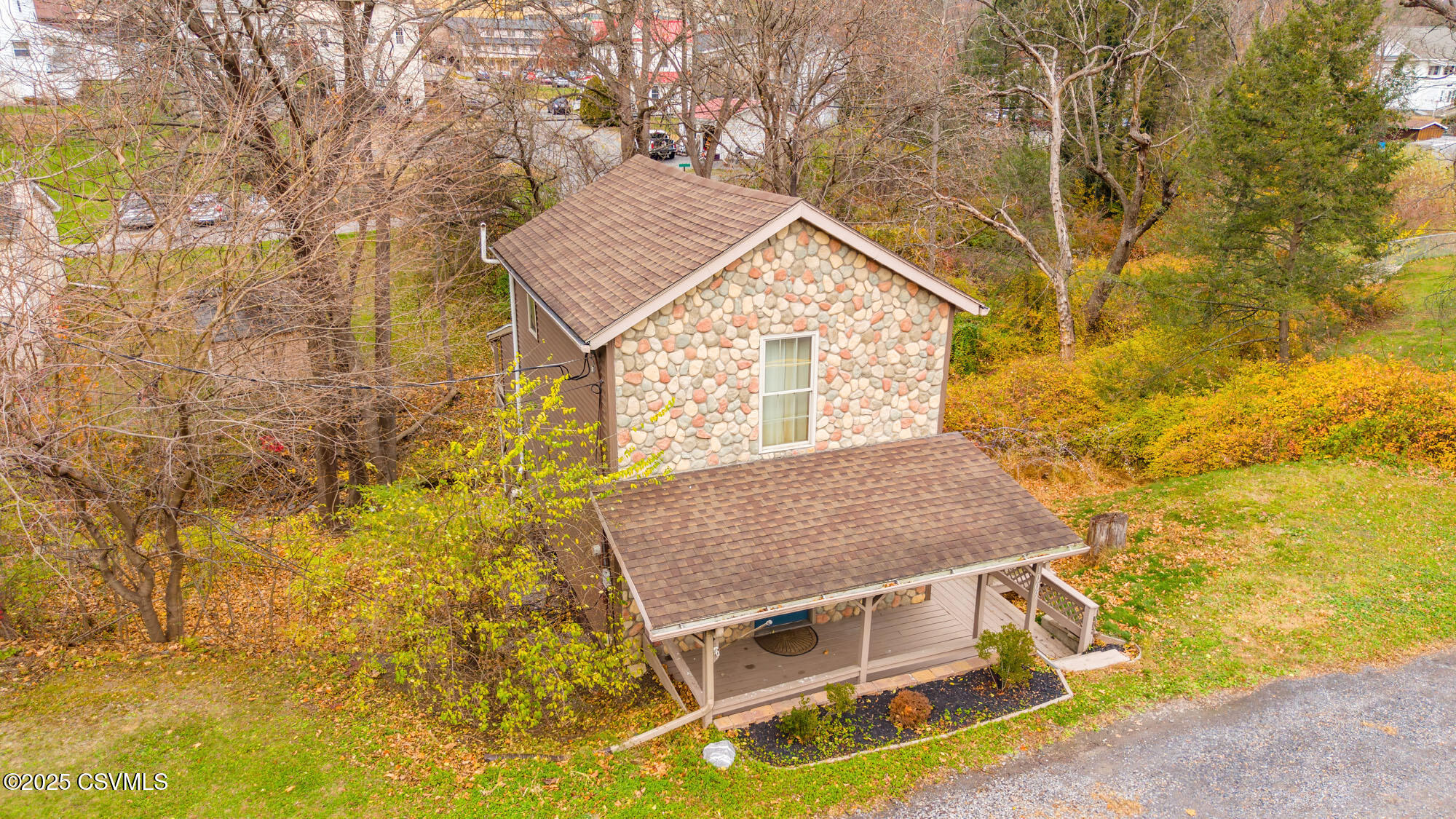 Properties 5 1009 RAILROAD Street